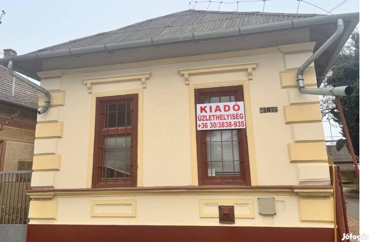 Üzlethelyiség kiadó Fegyverneken