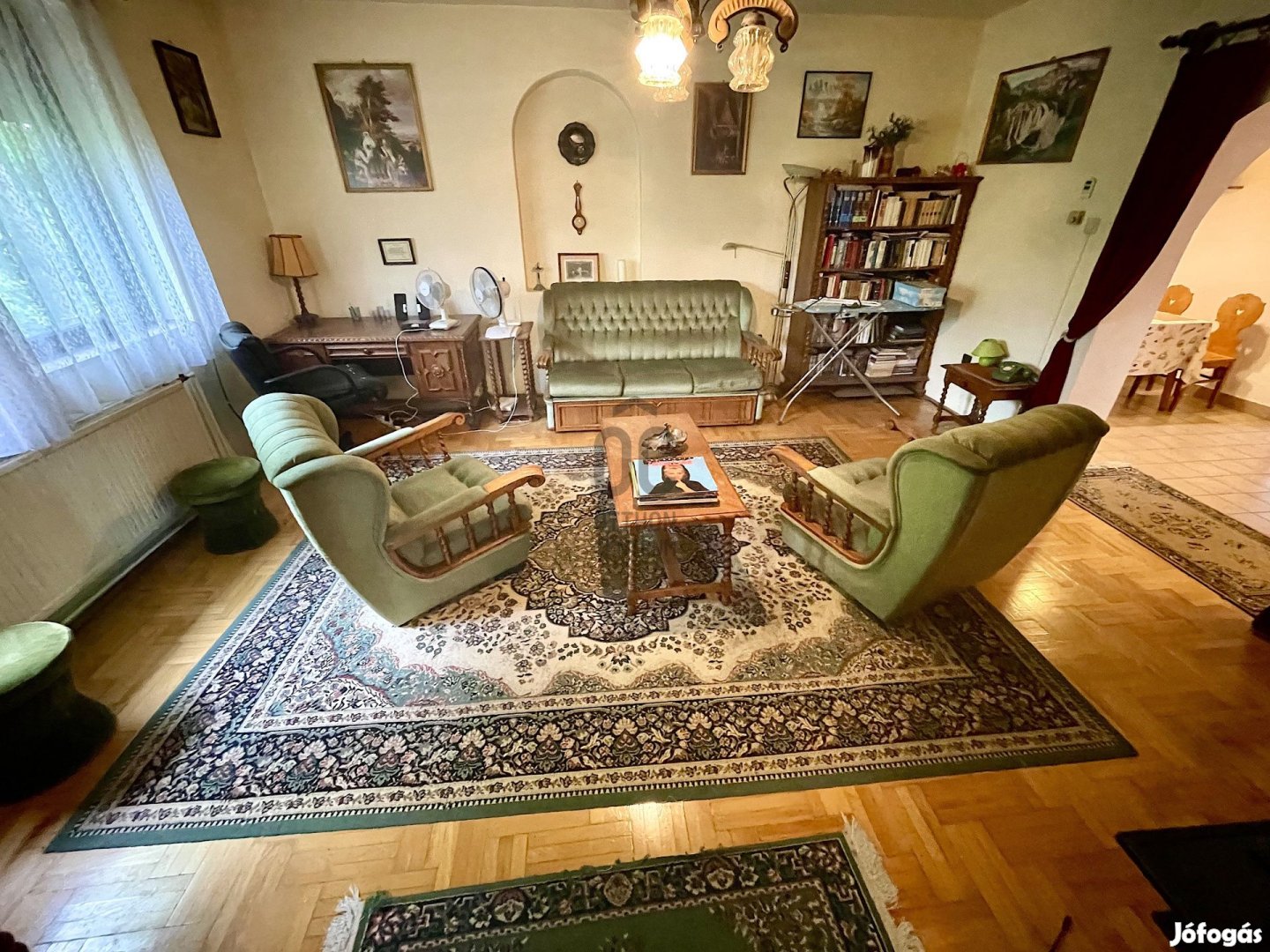 Üzleti tevékenységre is alkalmas családi ház