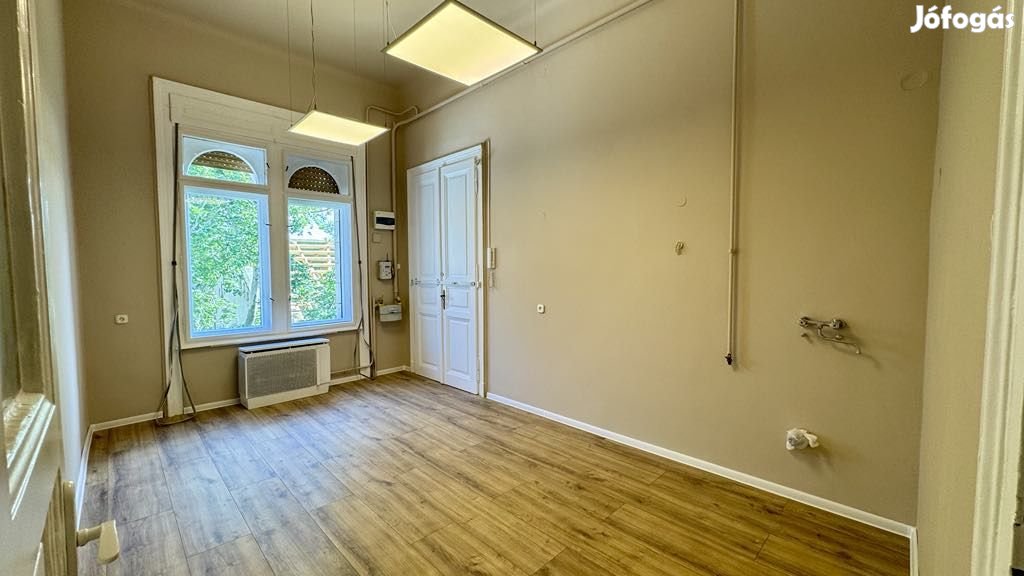 VIII. Kerület, Rákóczi út, 44 m2-es, 4. emeleti, társasházi lakás