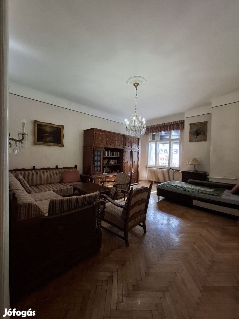 VII. Kerület, Károly körút, 78 m2-es, 2. emeleti, társasházi lakás