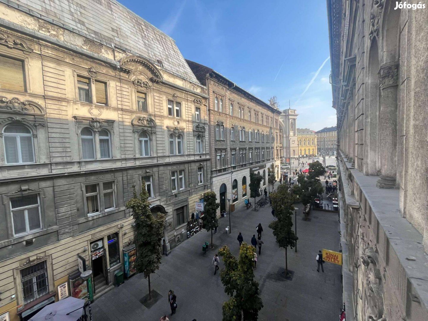 VII. kerületben a Bethlen Gábor téren eladó lakás