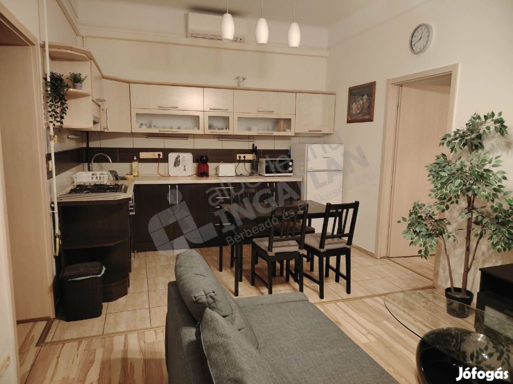 VI. kerületben a Bajcsy-Zsilinszky úton 55 m2-es 3 szobás