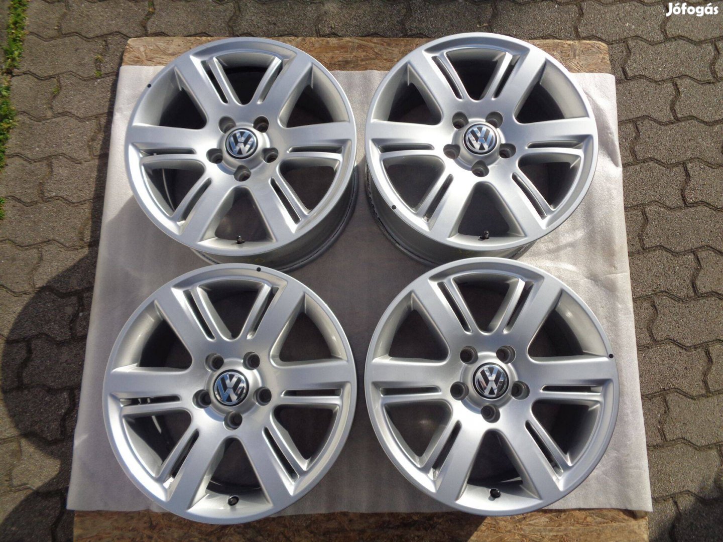 VW Amarok Gyári alufelni 17-es, szép újszerű állapotban eladó