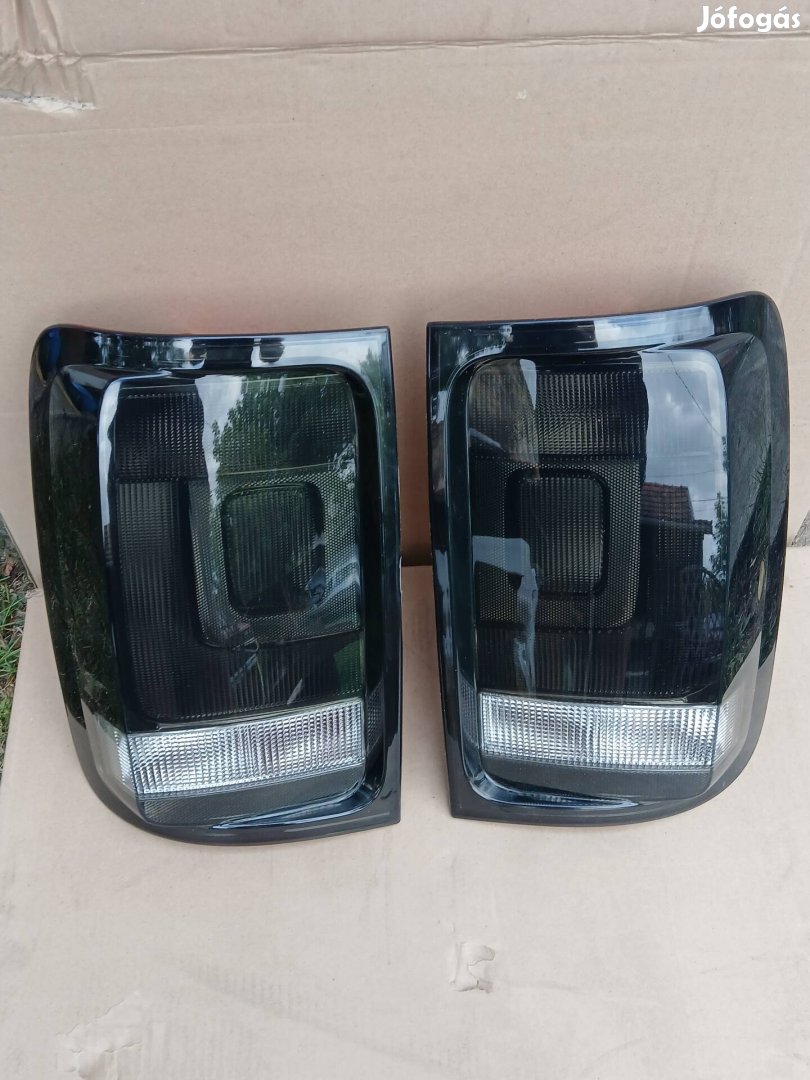 VW Amarok Volkswagen új fekete hátsó lámpa pár