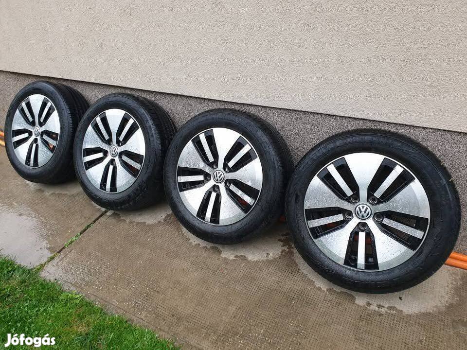 VW Astana gyári alufelnik, jó nyári gumikkal szerelve: