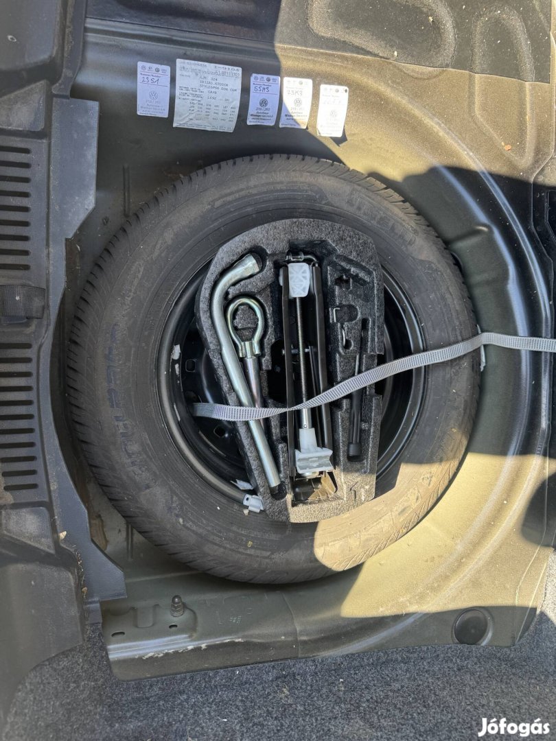 VW Audi Seat Skoda szerszámkészlet emelő vonószem 
