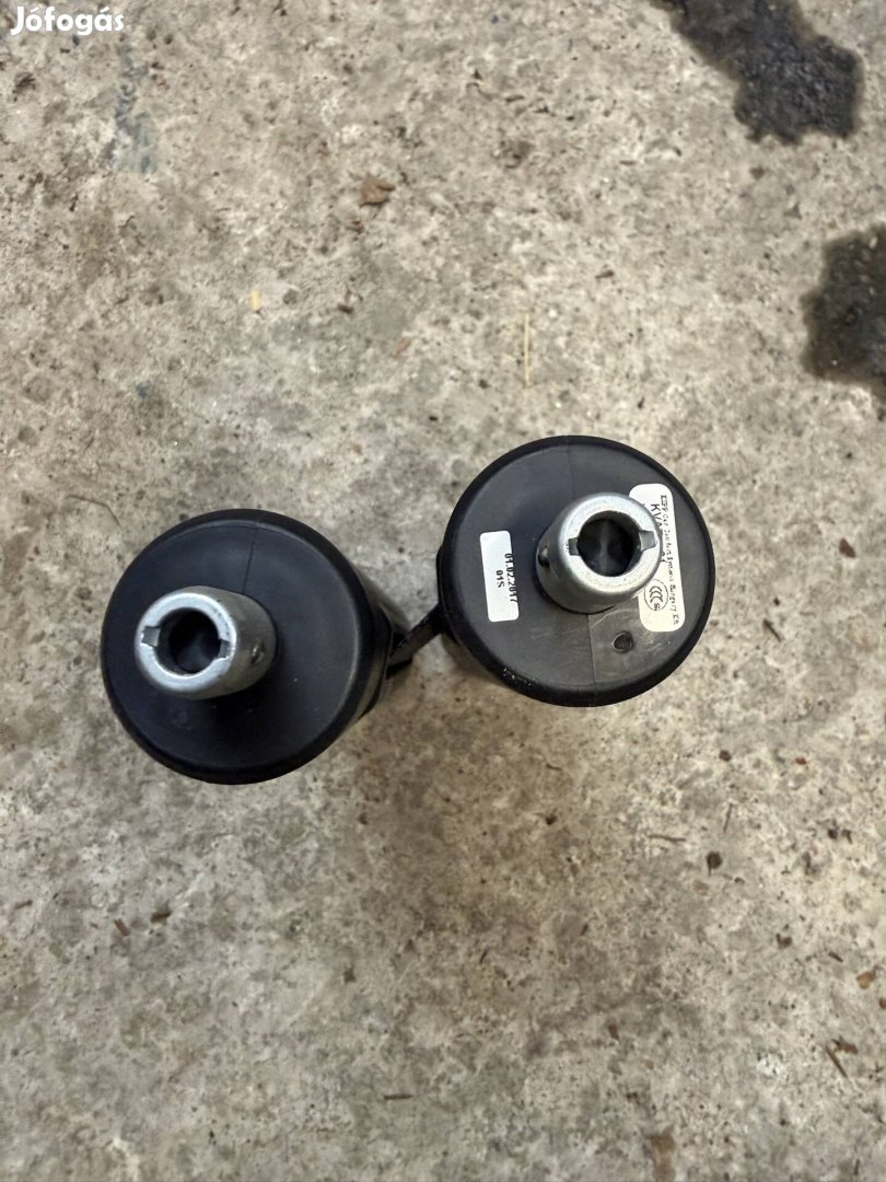 VW Audi Skoda csomagtér rögzítő , csomag rendszerező szalag