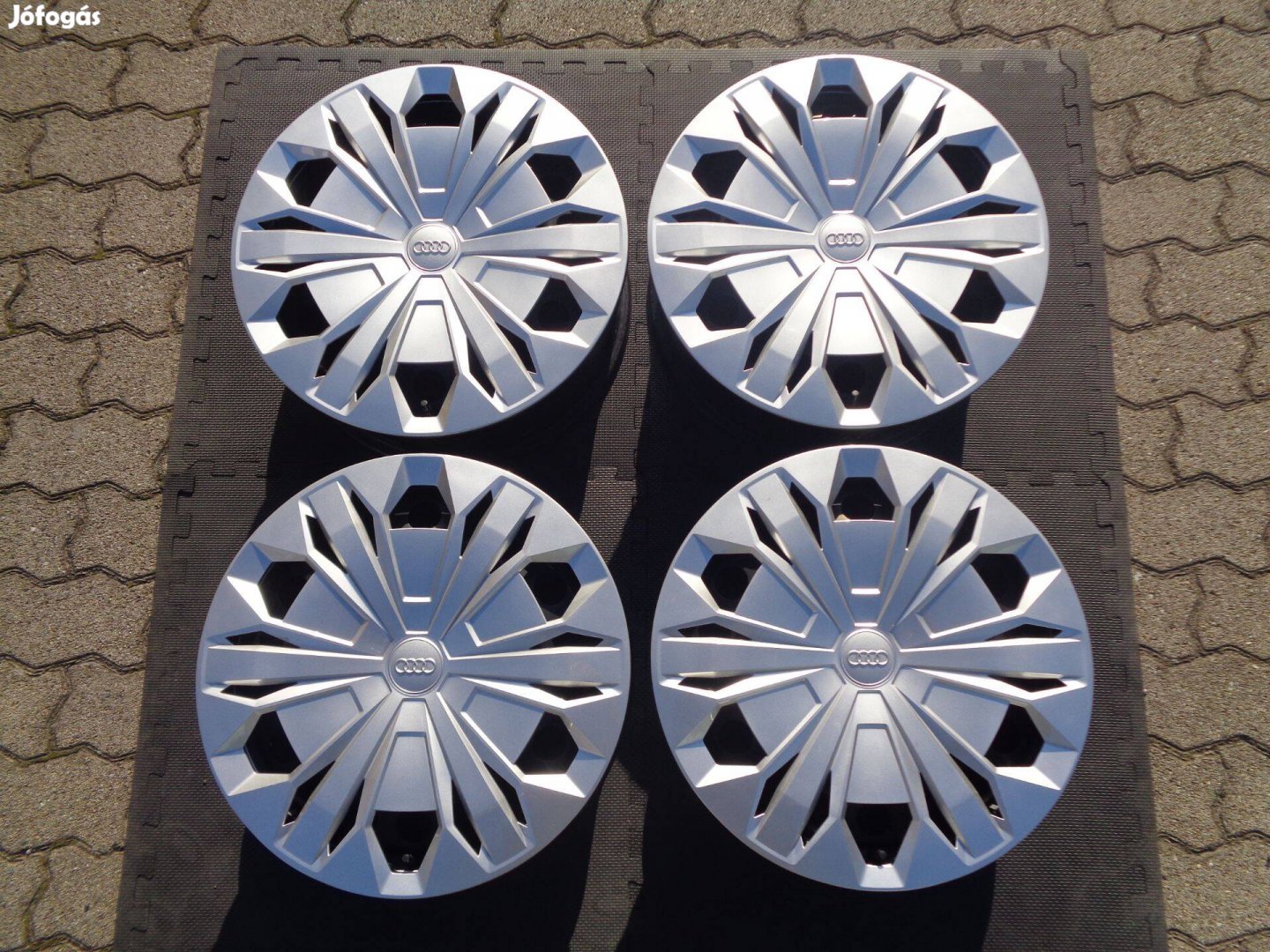 VW-Audi gyári lemezfelni 17-es, 5112-es dísztárcsával