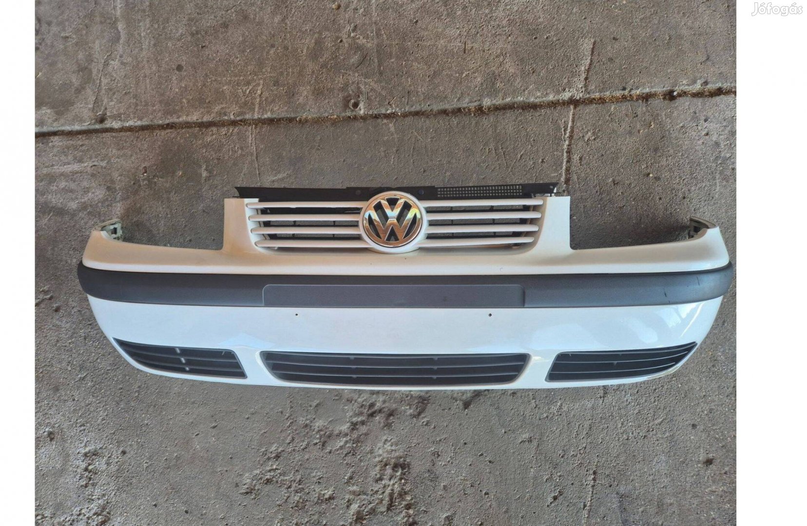 VW Bora Első Lökhárító + diszrács