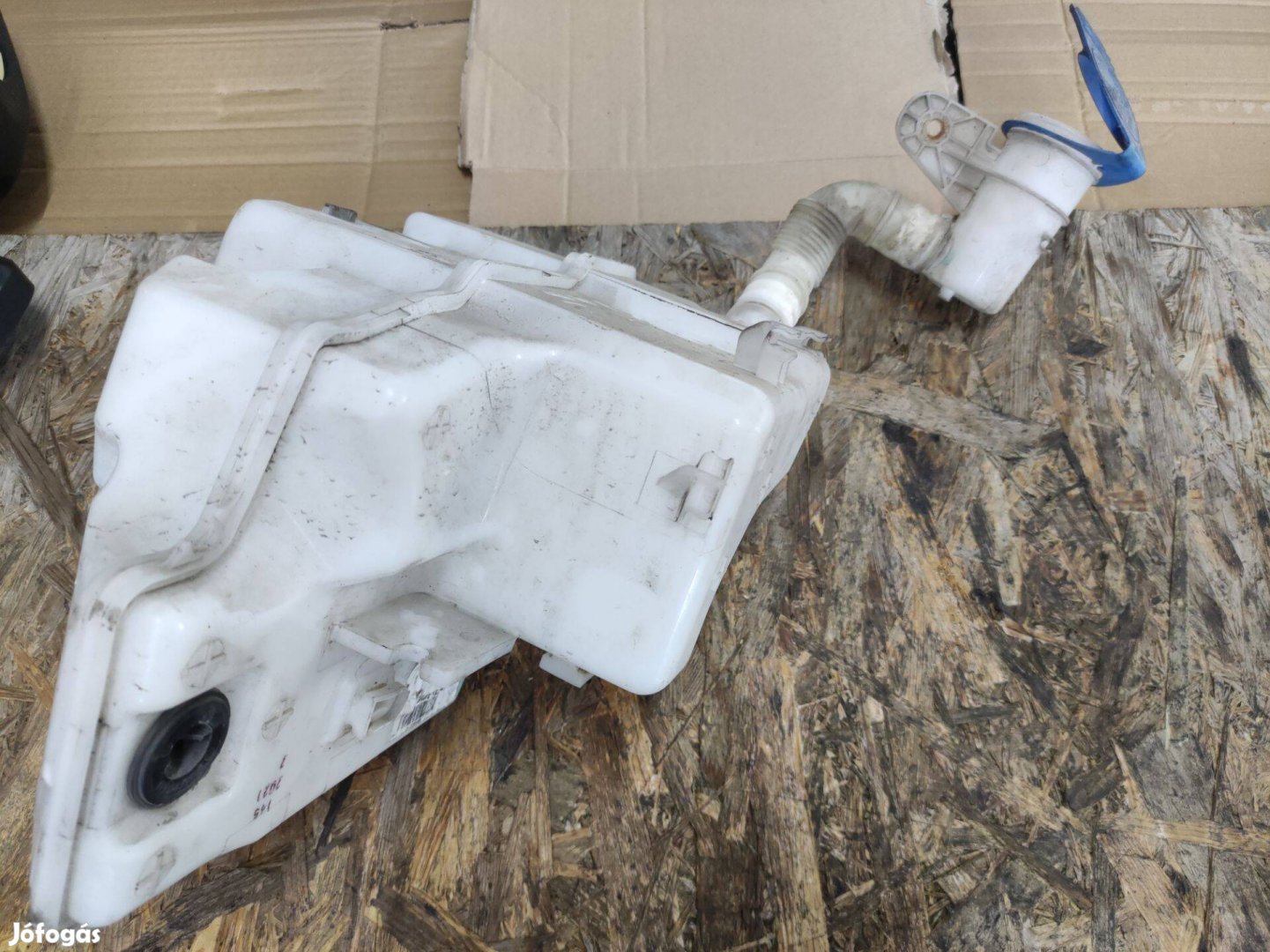 VW Caddy IV 2015-2020 ablakmosó tartáy + szivattyú