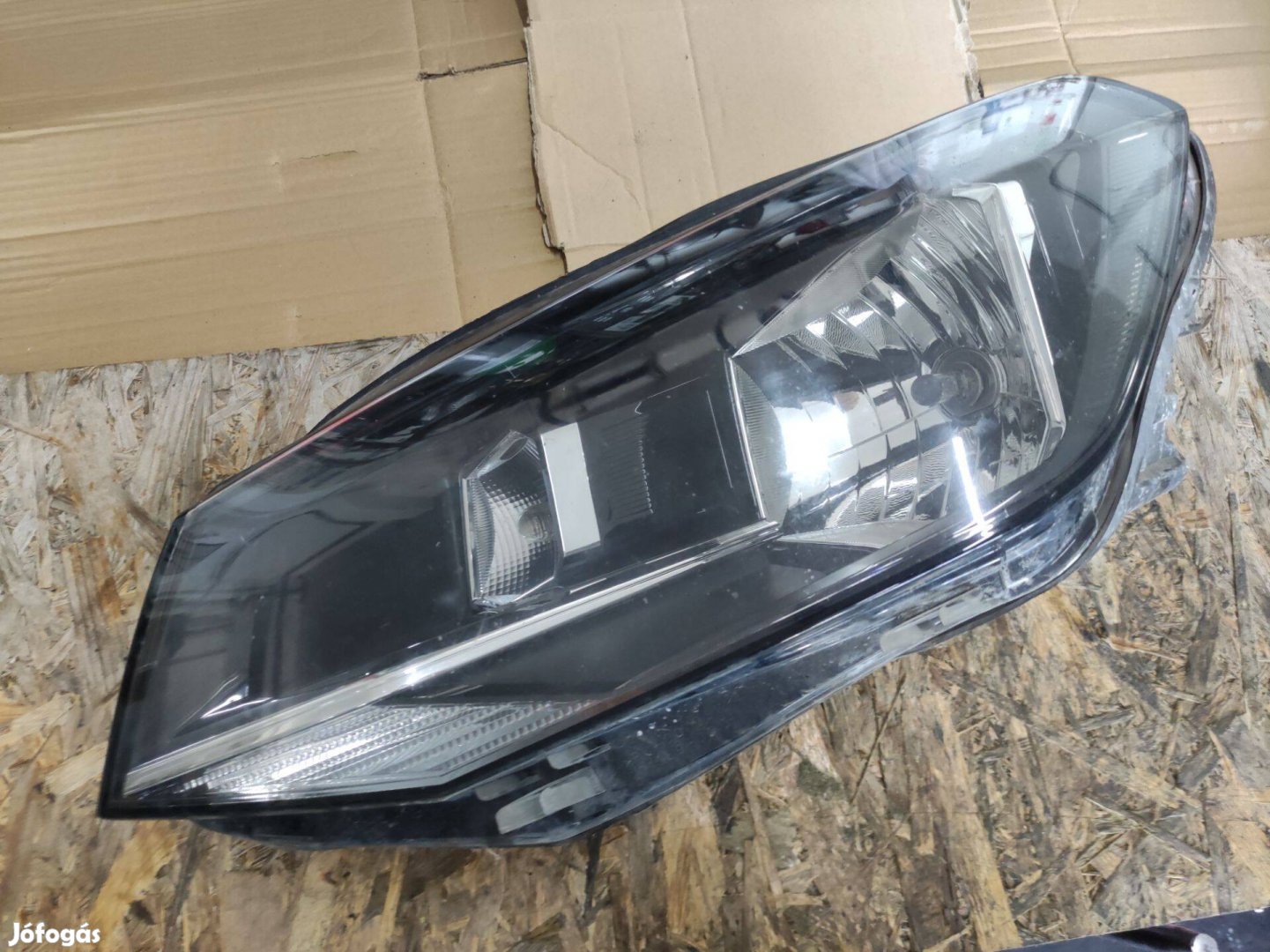 VW Caddy IV 2015-2020 bal első lámpa fényszóró