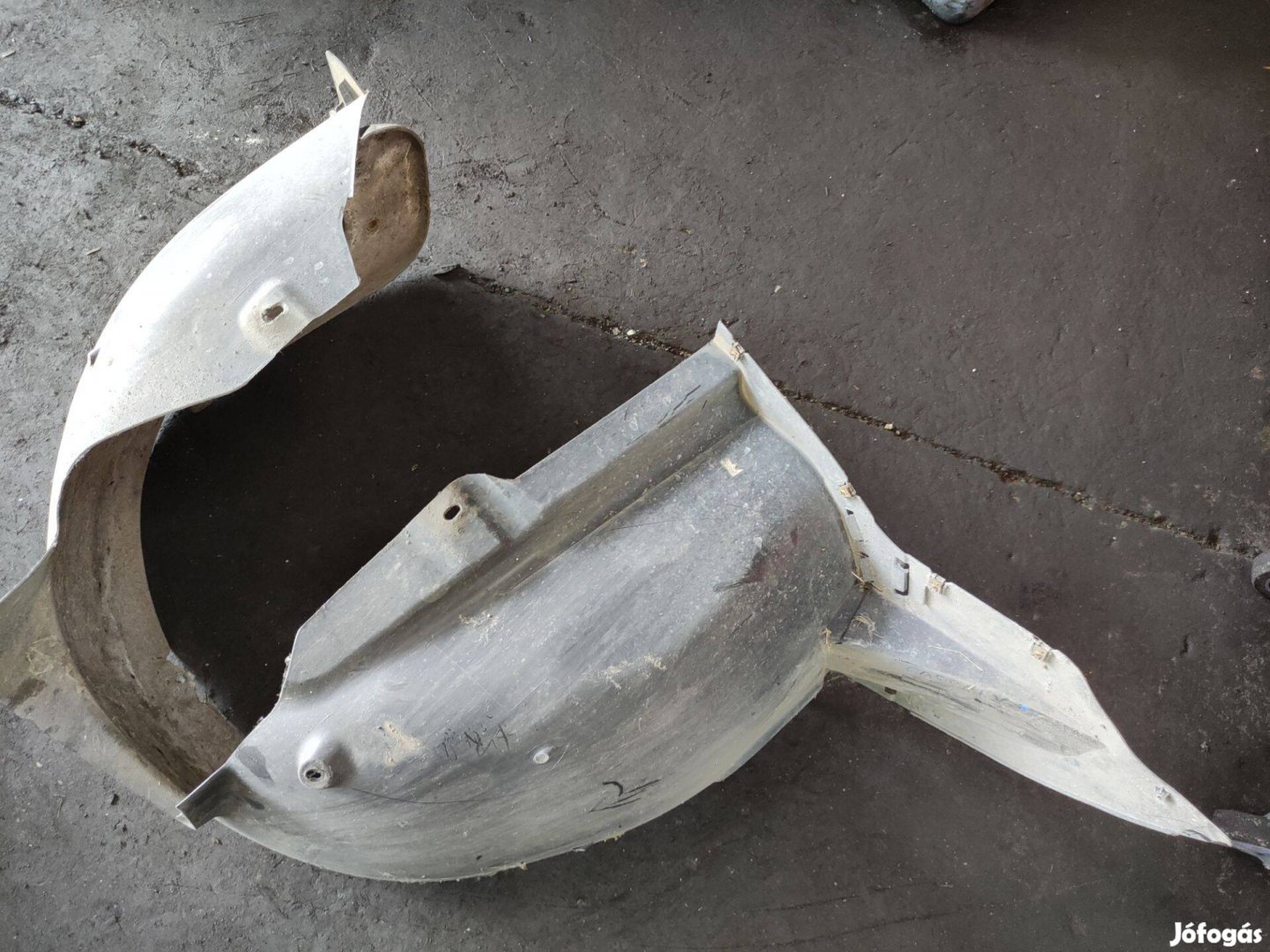 VW Caddy IV 2015-2020 jobb első dobbetét kerékjárati műanyag