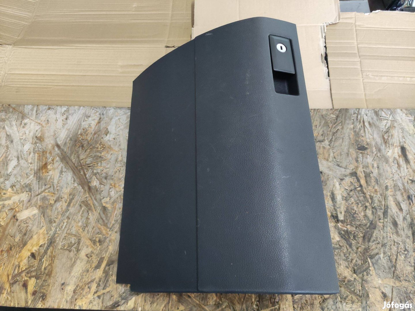 VW Caddy IV kesztyűtartó ajtó