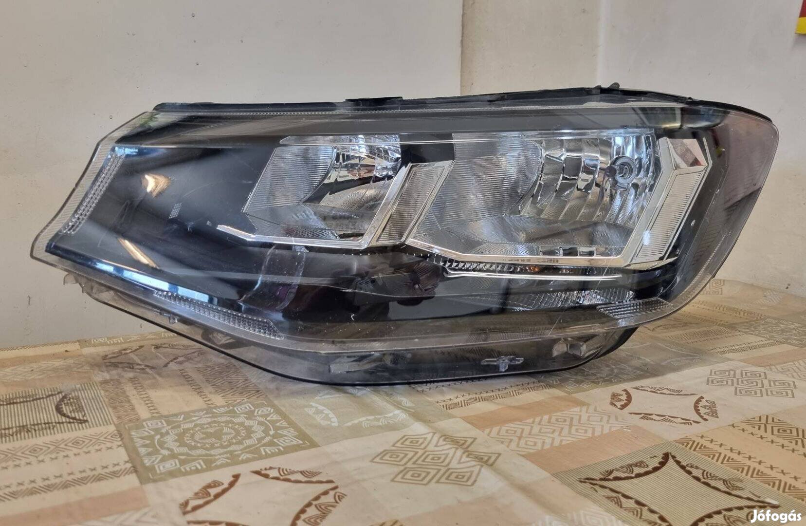 VW Caddy bal első fényszóró 2K8941005A