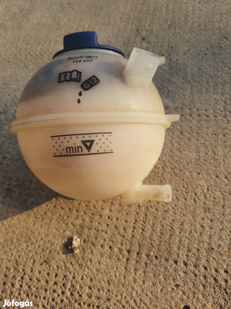 VW Golf4 kiegyenlítő tartály
