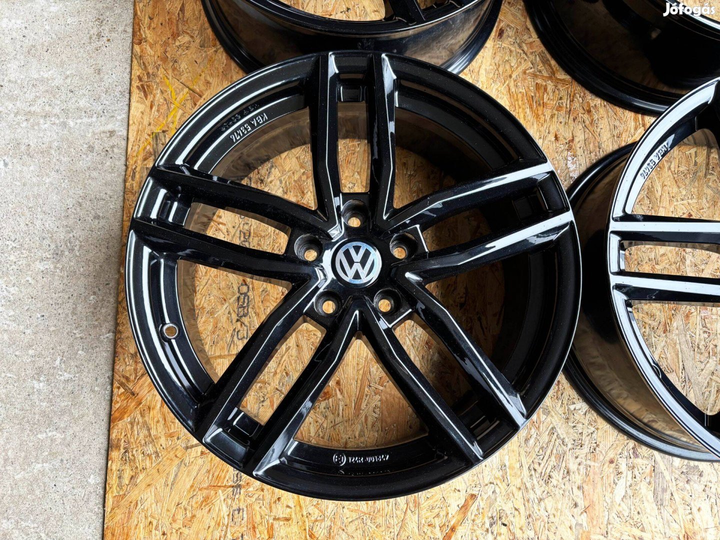 VW Golf 18" 5x112 fekete alufelni eladó 18 coll Caddy Jetta