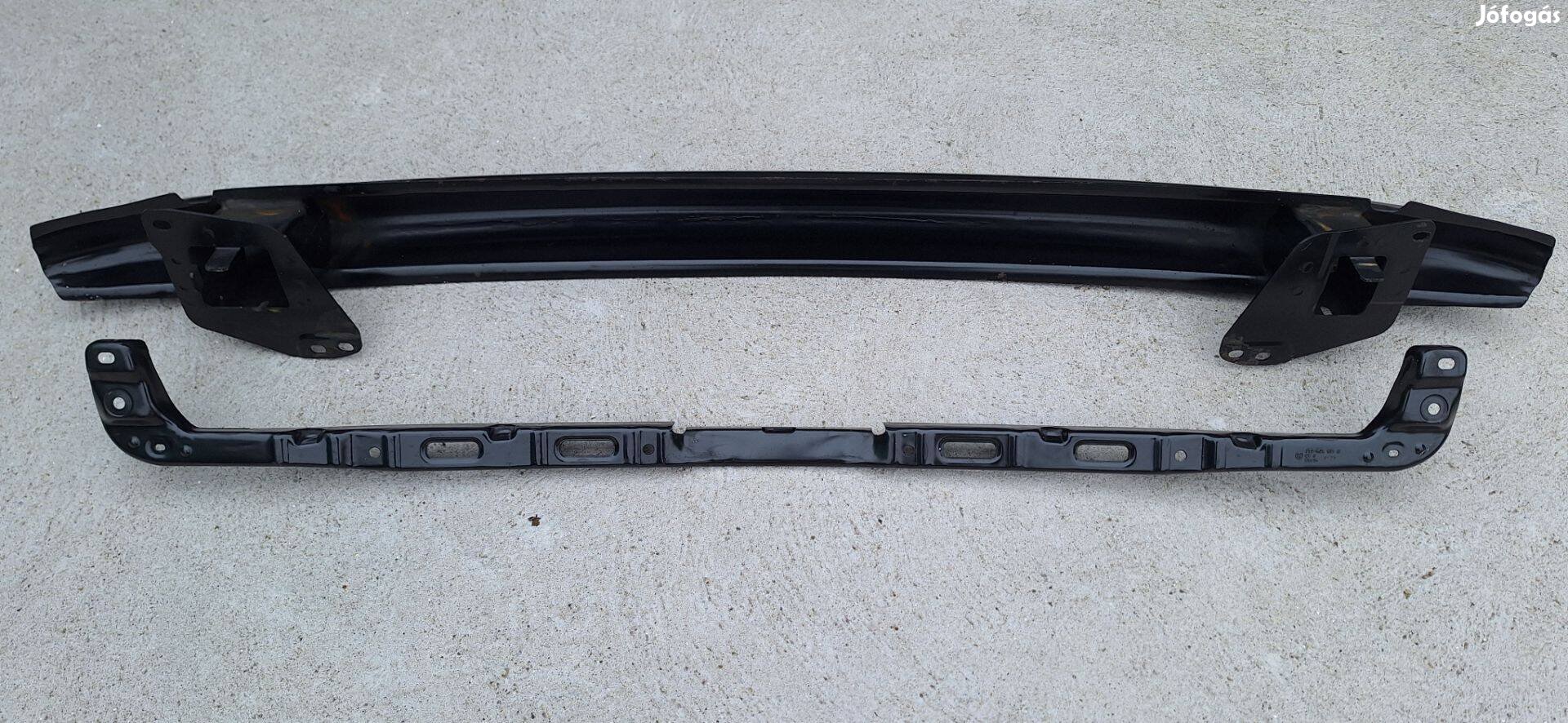 VW Golf 4, 5 ajtós hátsó lökhárító vas