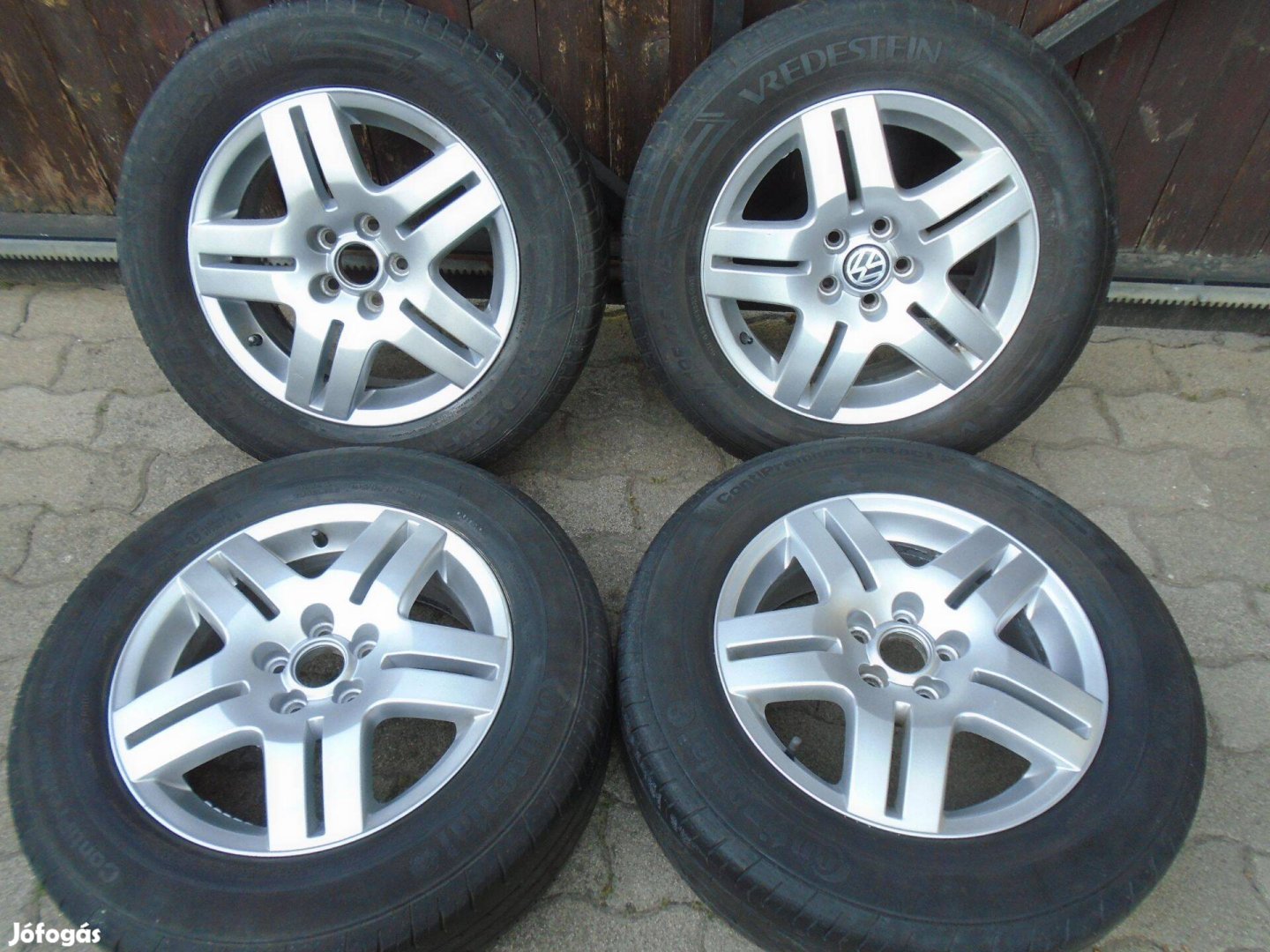 VW Golf IV 15 collos gyári alufelni garnitúra (5x100) nyári gumival