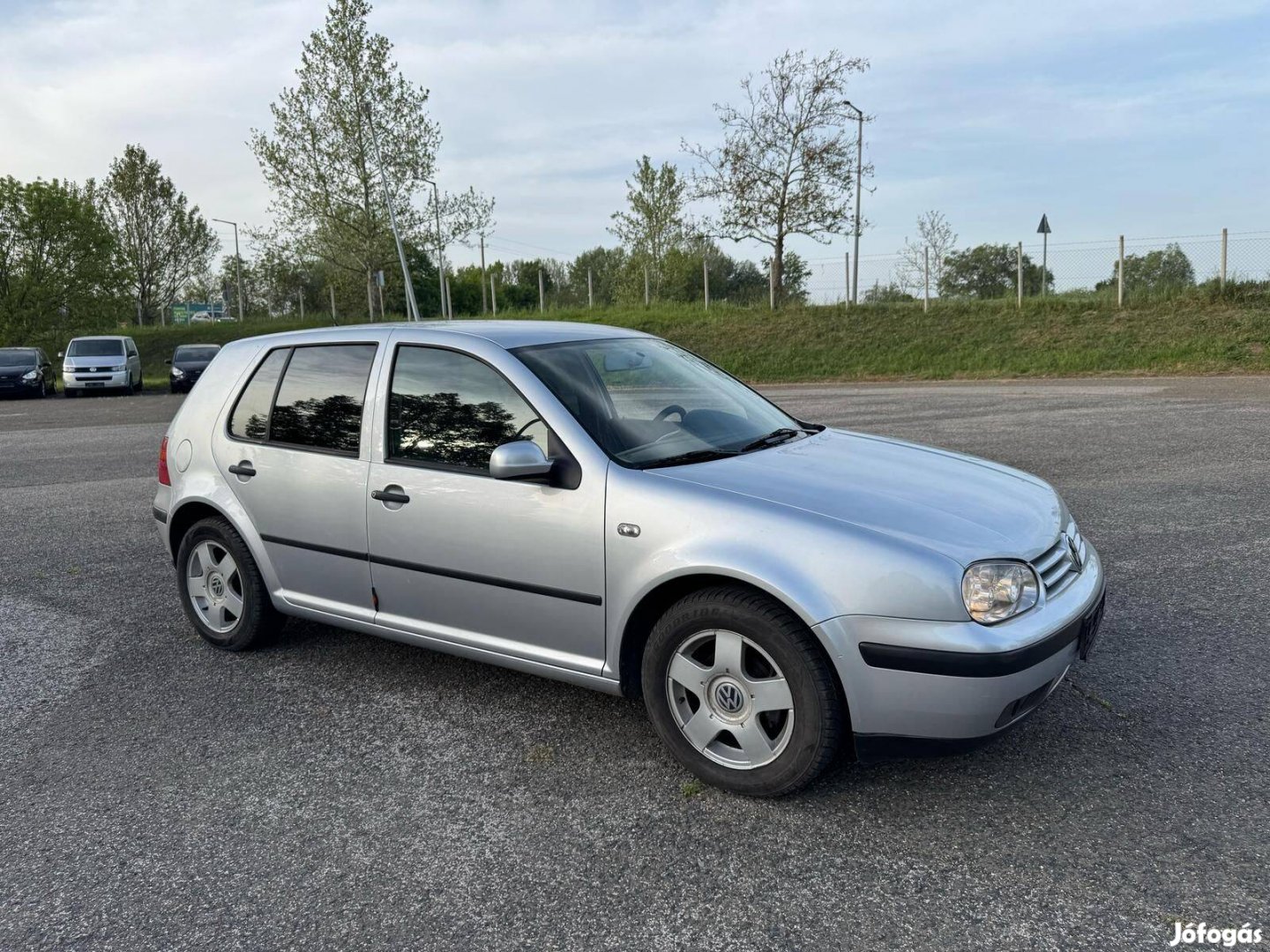 VW Golf IV LA7W jobb hátsó ajtó rozsdamentes, üresen 30000Ft