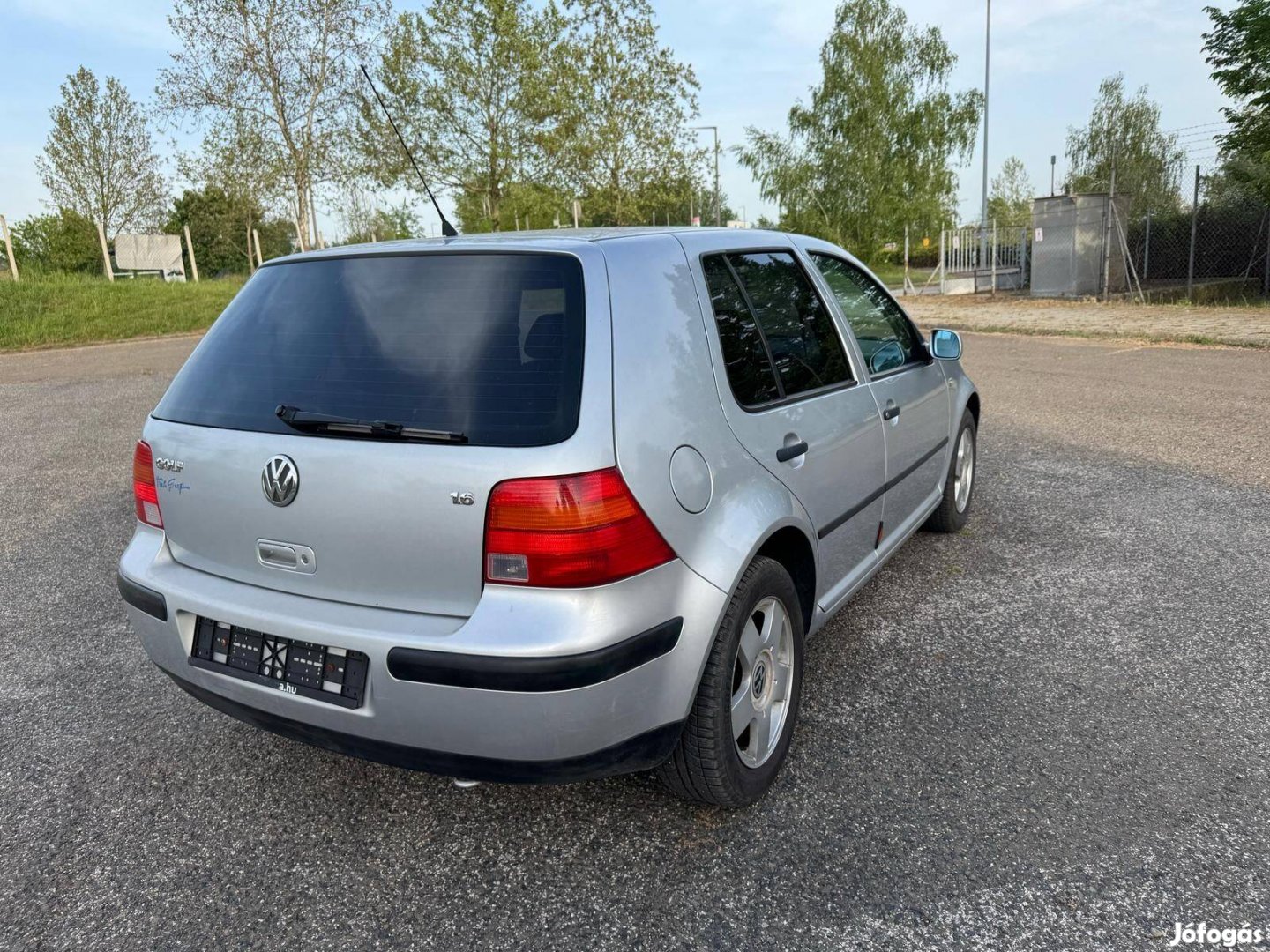 VW Golf IV LA7W rozsdamentes csomagtérajtó, részeivel 60 000Ft