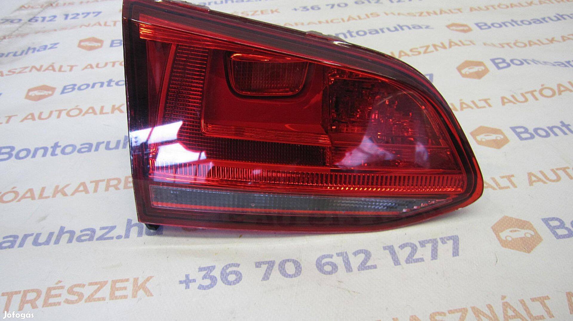 VW Golf VII Eladó gyári, bontott kombi bal hátsó belső lámpa