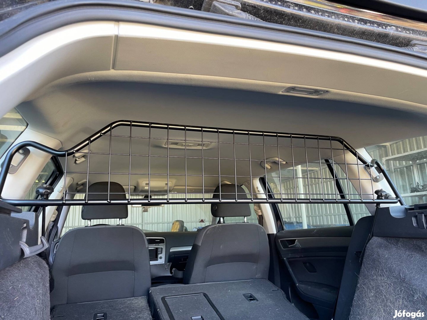 VW Golf VII, 7 kombi térelválasztó rács, fém kutya, csomagtér háló
