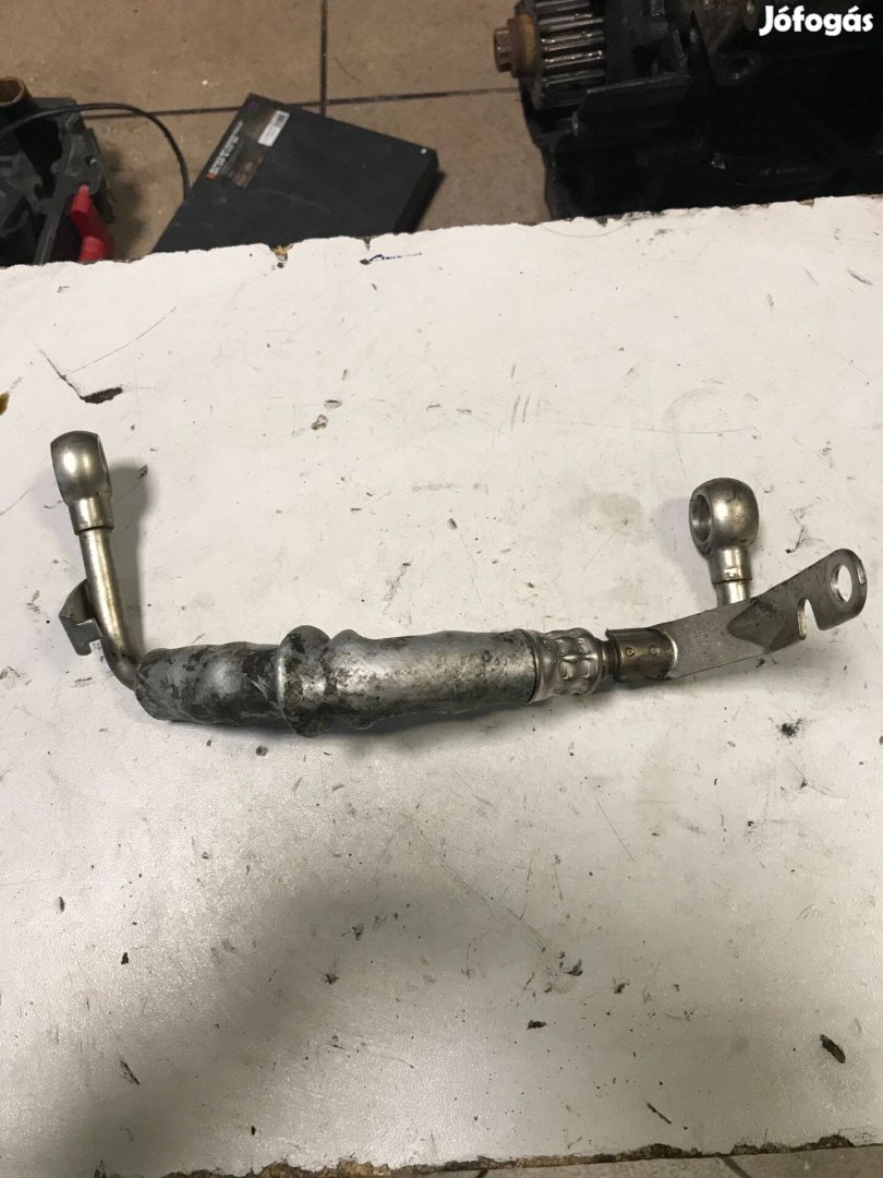 VW Golf V 2,0 TFSI / turbó vízcső 06F 121 497 G