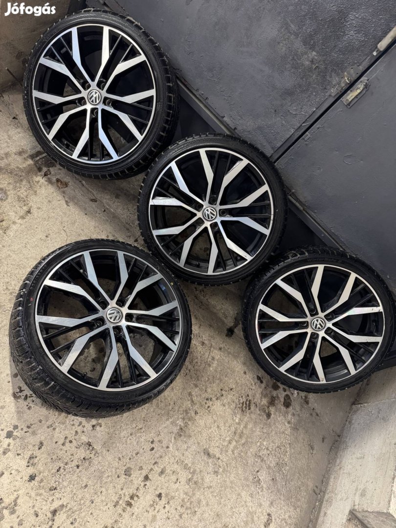 VW Gyári alufelni 5x112 7.5jx19 et51 jó téligumival!