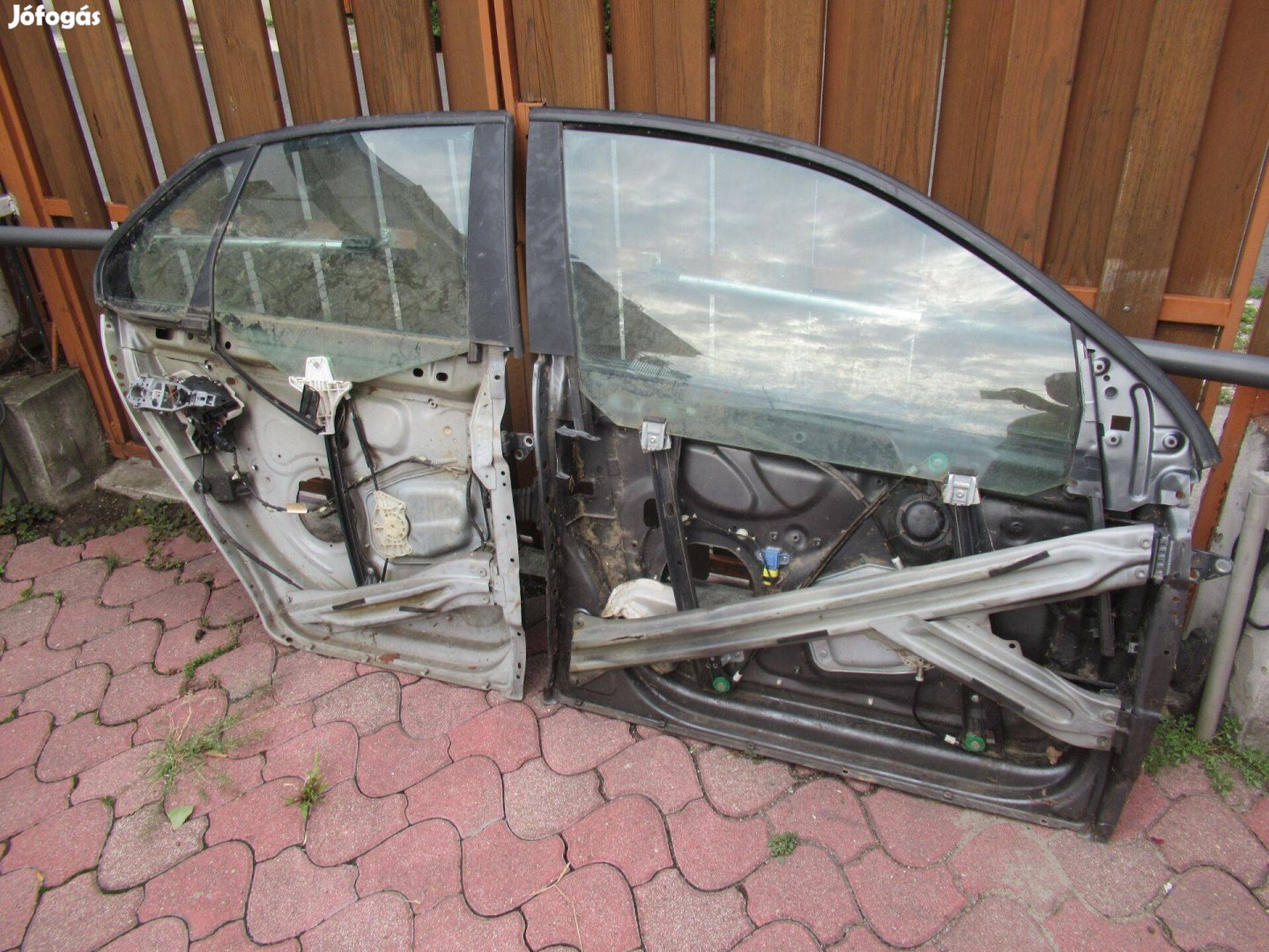 VW Jetta jobbos oldal ajtó héj üveg szerkezet jobb első hátsó
