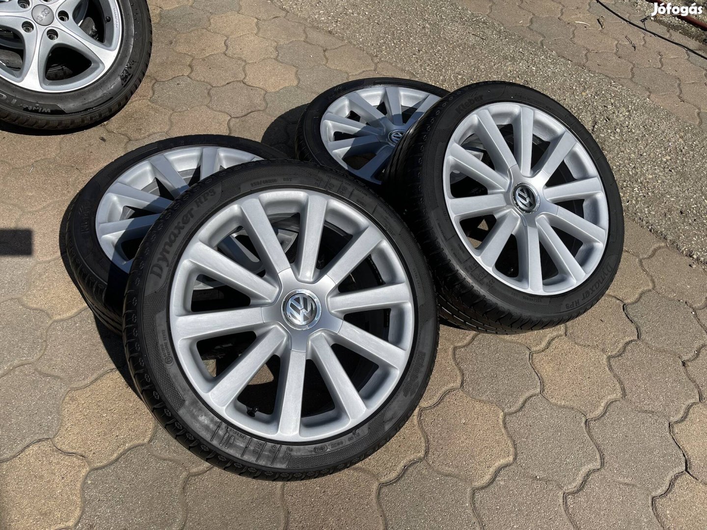 VW Omanyt 18" 5x112 235/40r18 Nyári gumival!