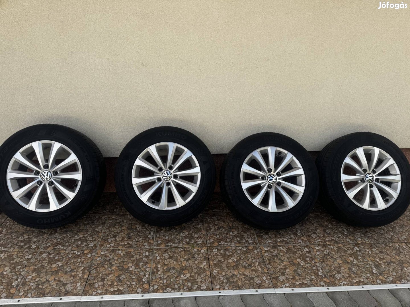VW Passat 215/60/16 Kumho nyári gumival 