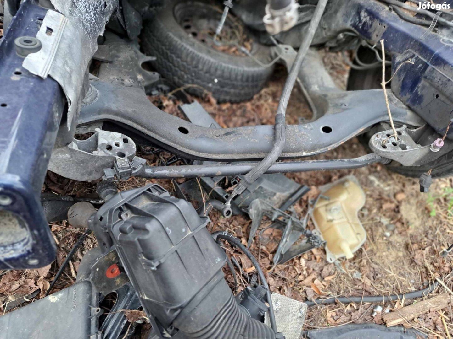 VW Passat B5 bölcső rozsdamentes állapotú
