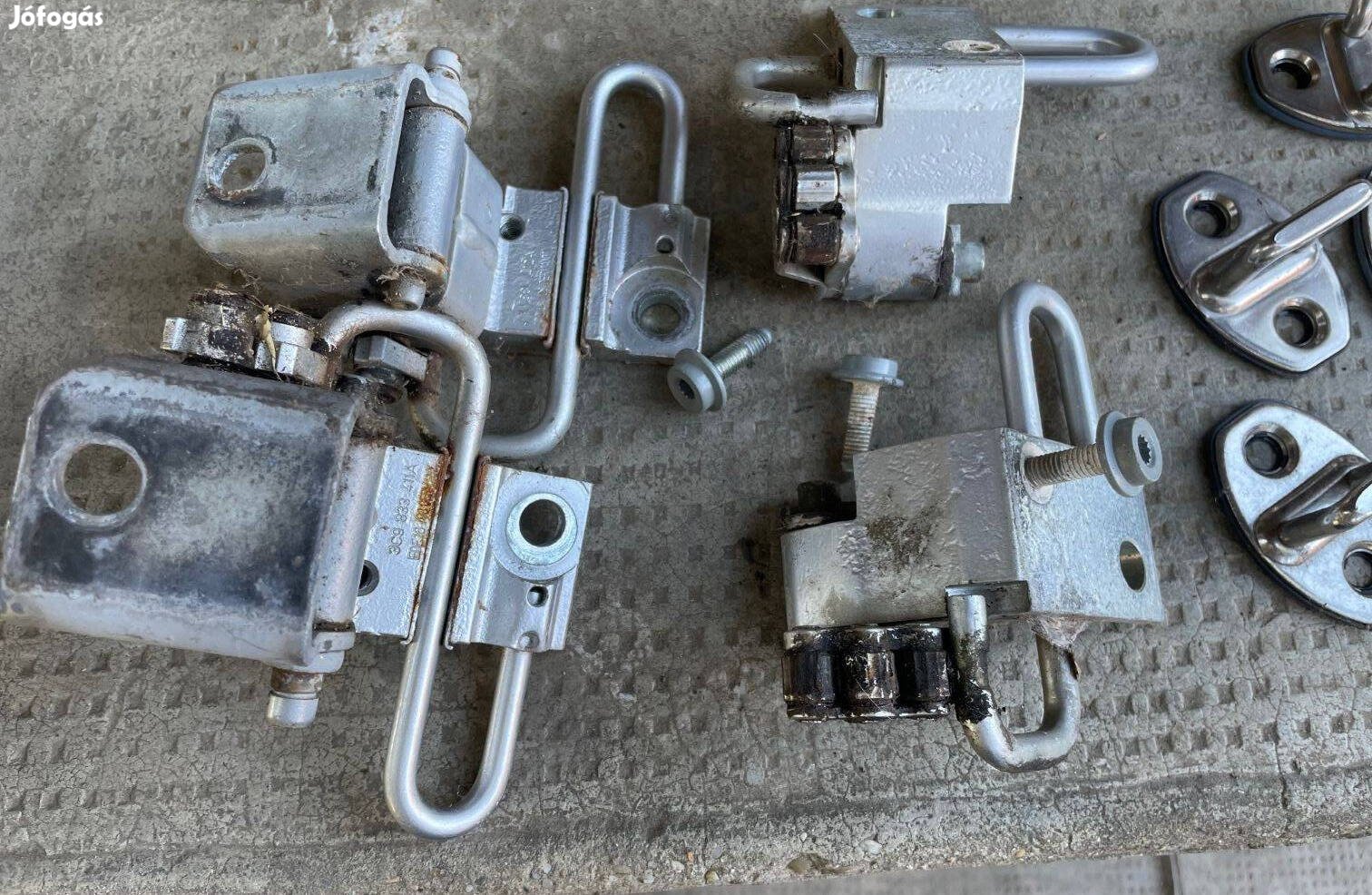 VW Passat B6 Ajtózsanér Ajtózár Ablakemelő motor Ajtókárpit Üveg