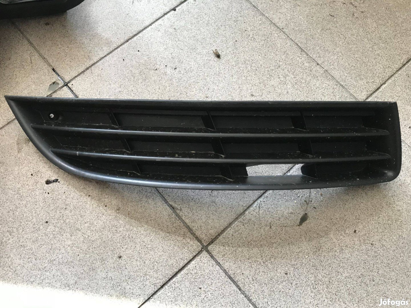 VW Passat B6 _ jobb első lökhárító rács 3C0 853 666