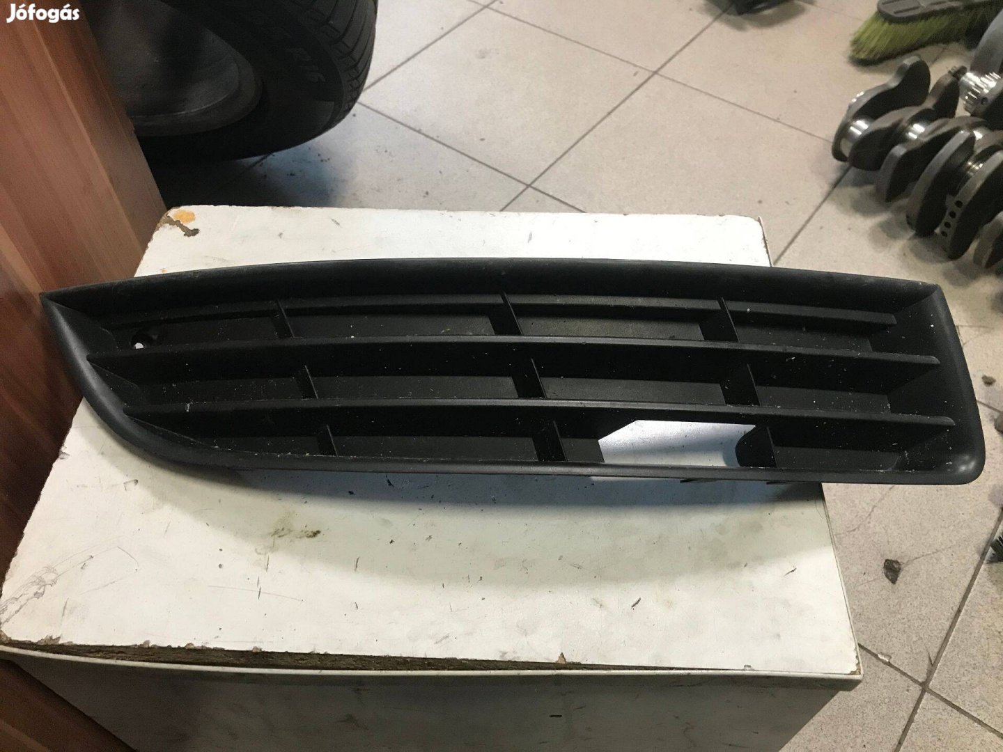 VW Passat B6 / jobb első lökhárító rács 3C0 853 666