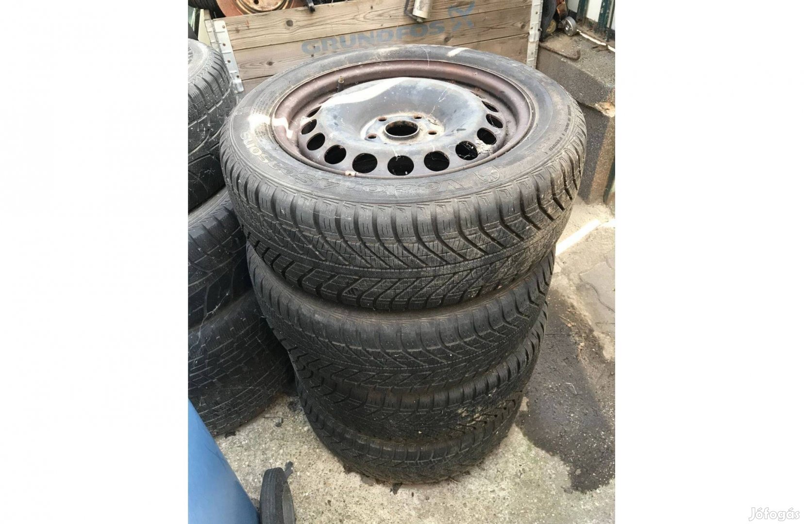 VW Passat B6 lemezfelni szett - 4 évszakos Goodyear gumival