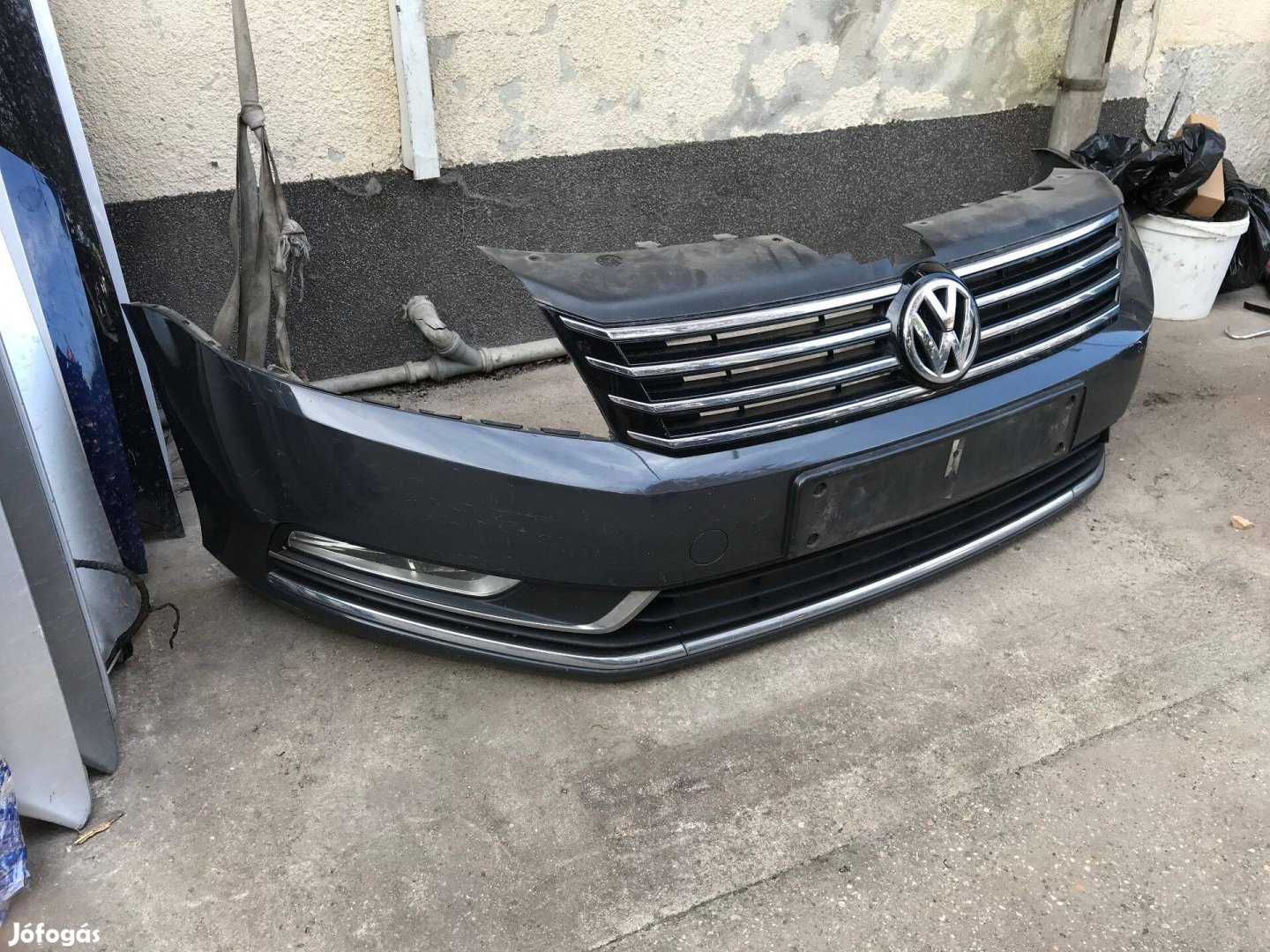 VW Passat B7 / első lökhárító ( komplett)
