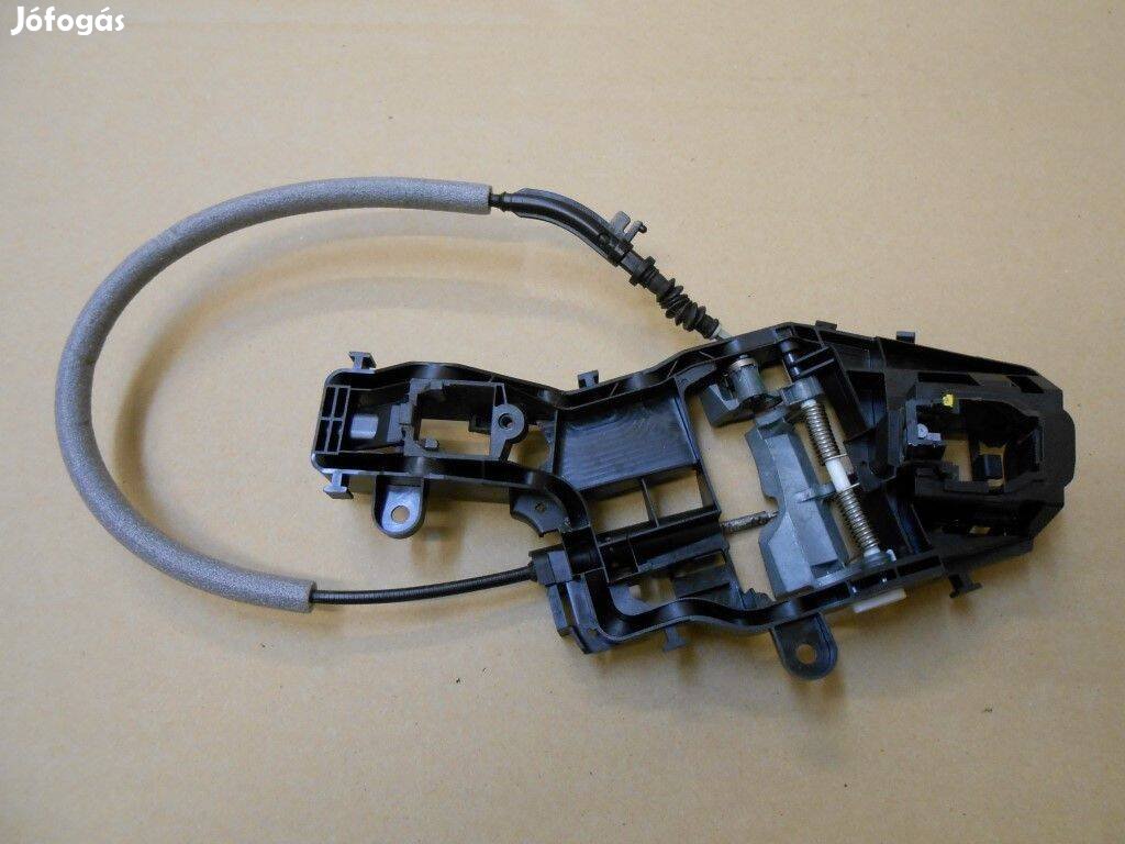 VW Passat B8 2015-től Bal hátsó kilincstartó kengyel 510837811D