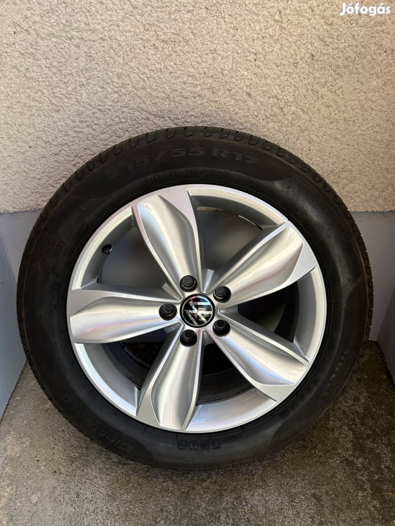 VW Passat B8 FL gyári alufelni 215/55R17 nyárigumival