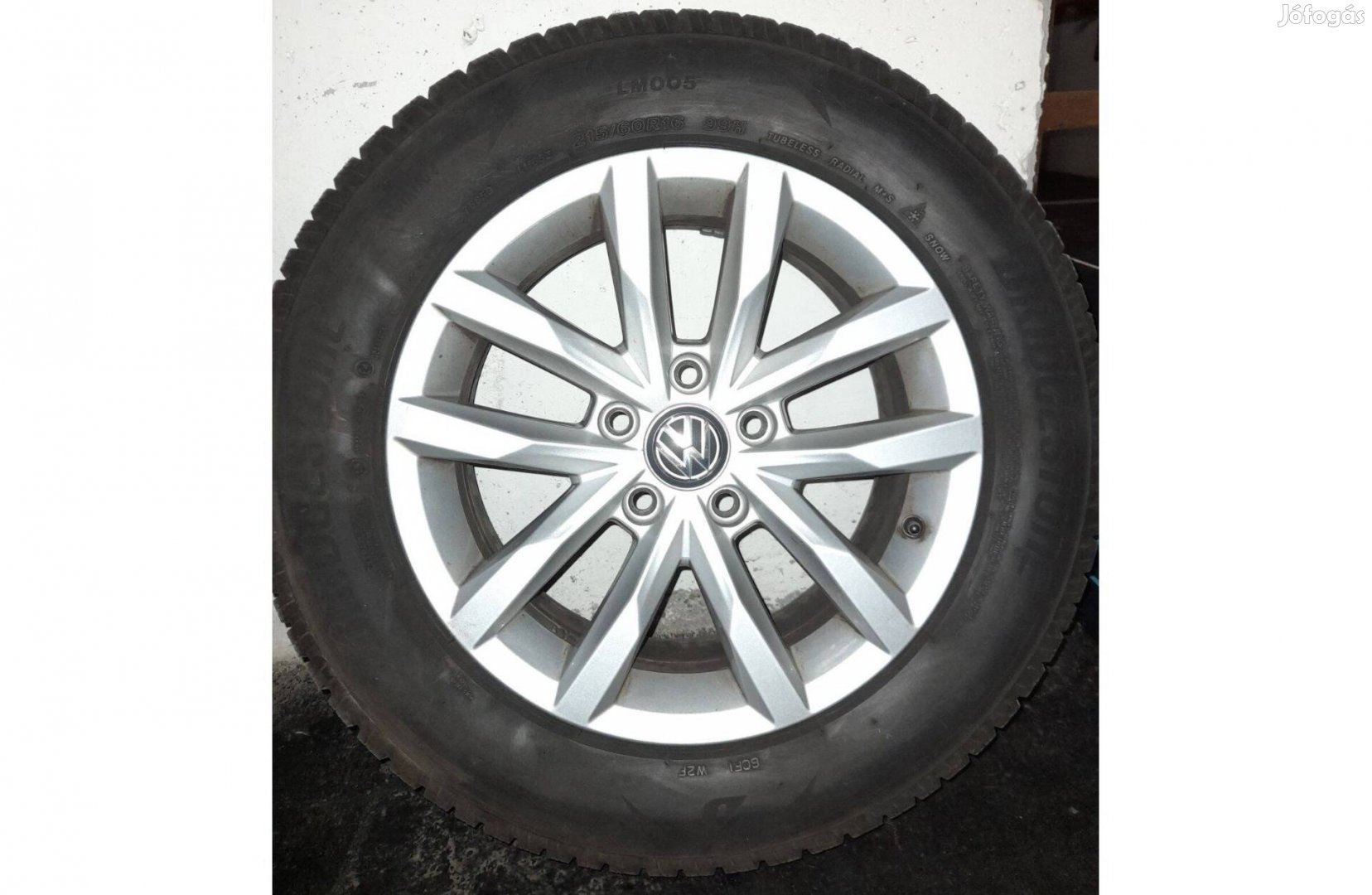 VW Passat B8 gyári alufelni r16 és Bridgestone DOT44/23 téligumi szett