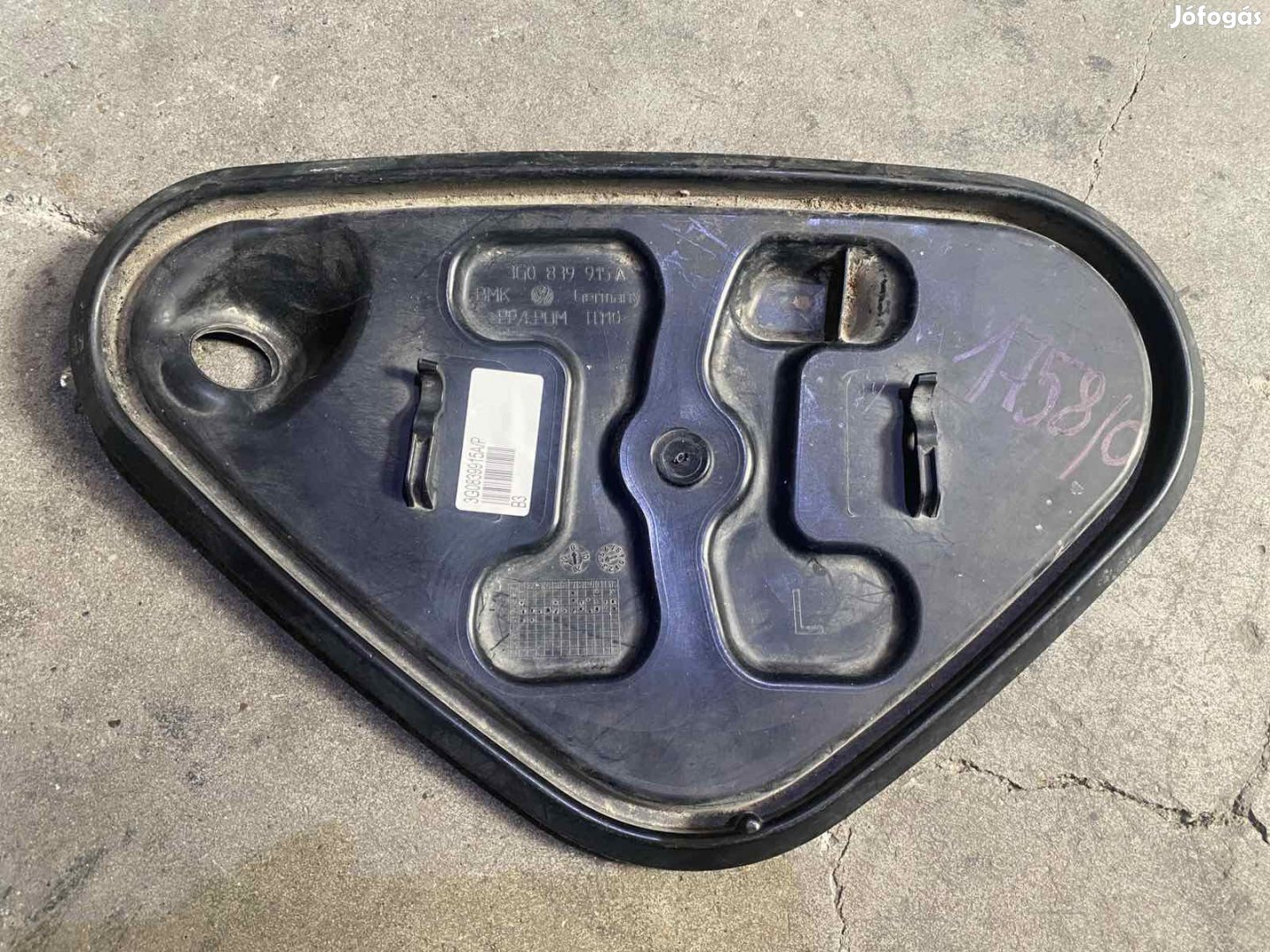 VW Passat B8 hátsó ajtó szerelőnyíló borítás 3G0839915A eladó