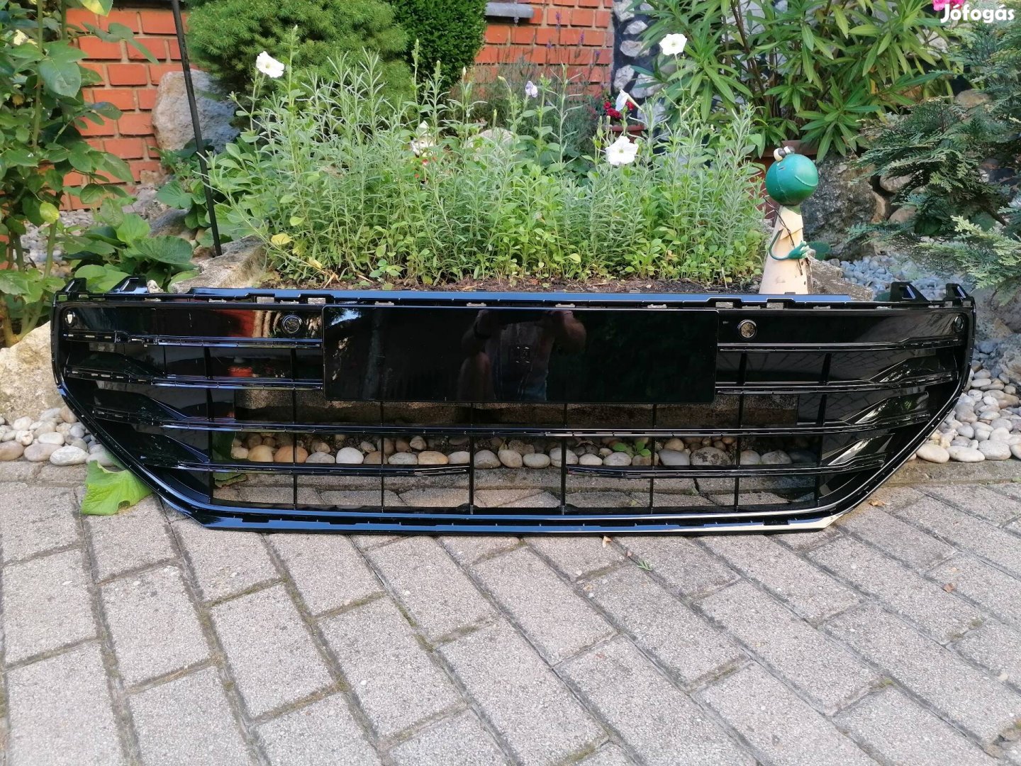 VW Passat B9 első lökhárító hűtőrács új. 