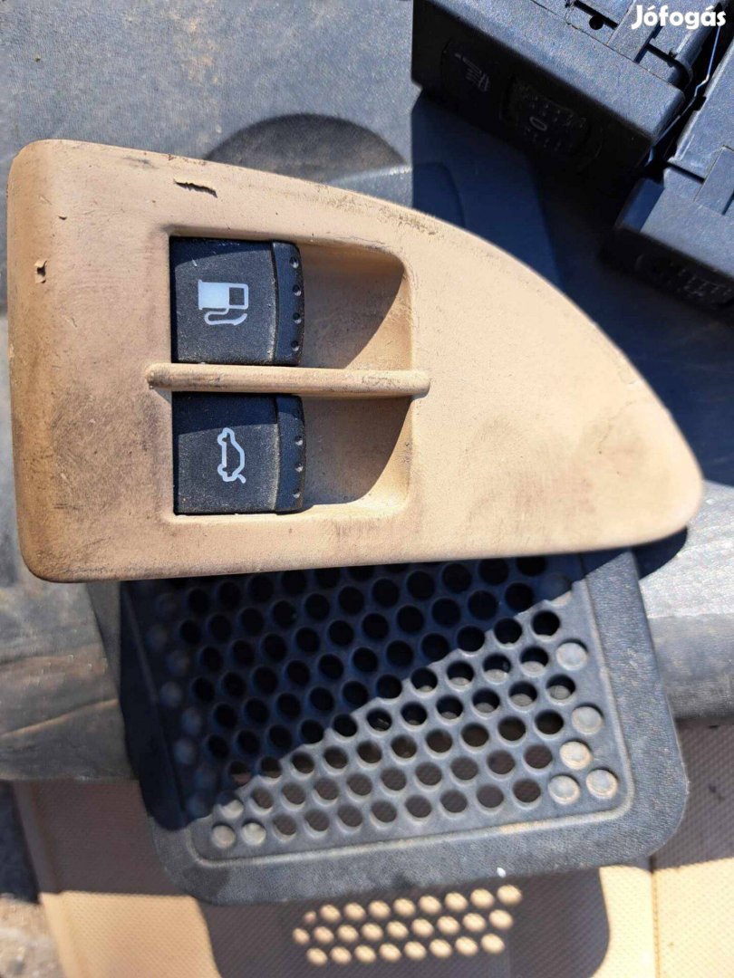 VW Passat B 5.5 tank nyitó gomb, bézs