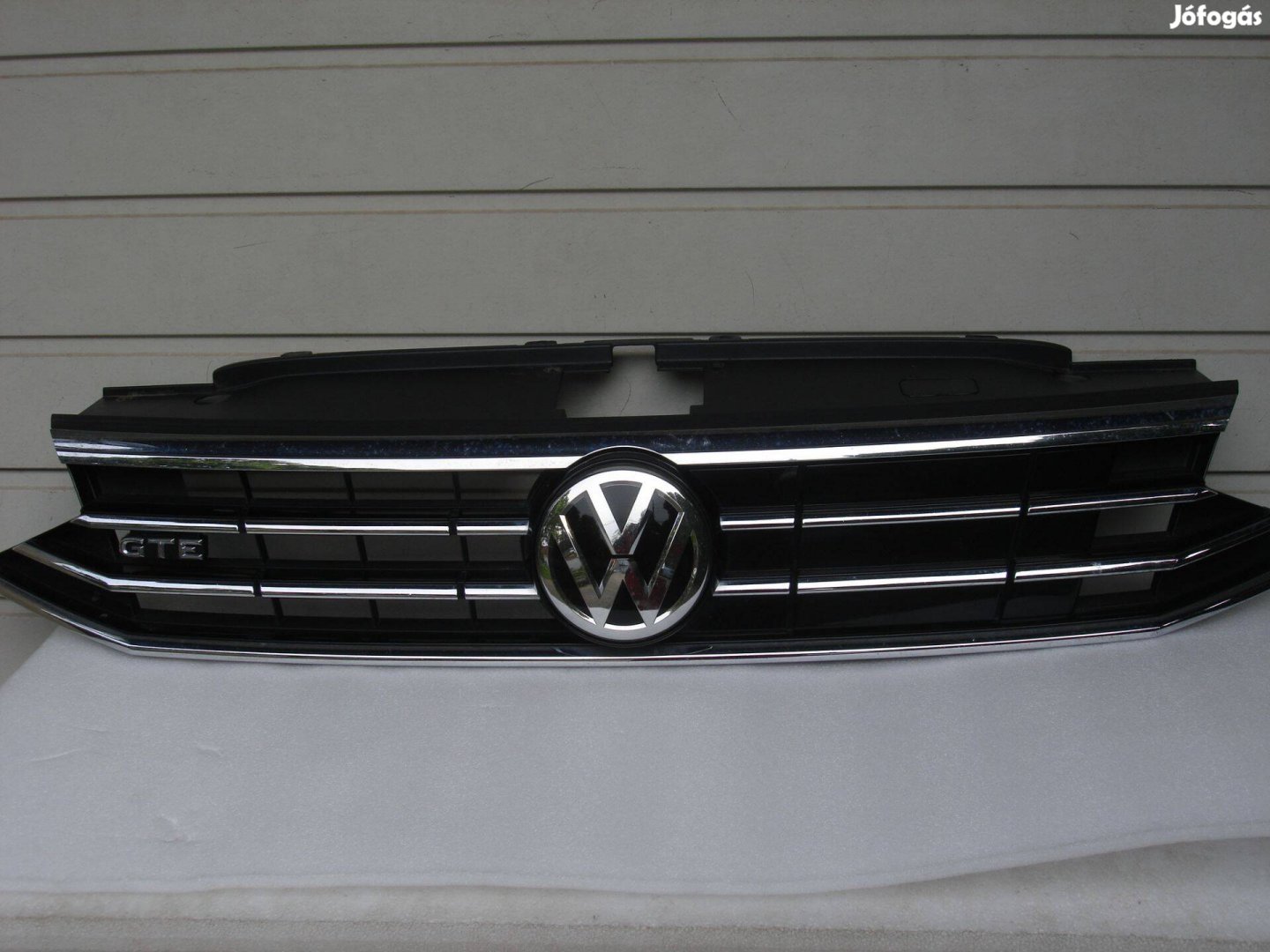 VW Passat GTE Facelift Díszrács 3G0853653P ACC emblémával 2019-től