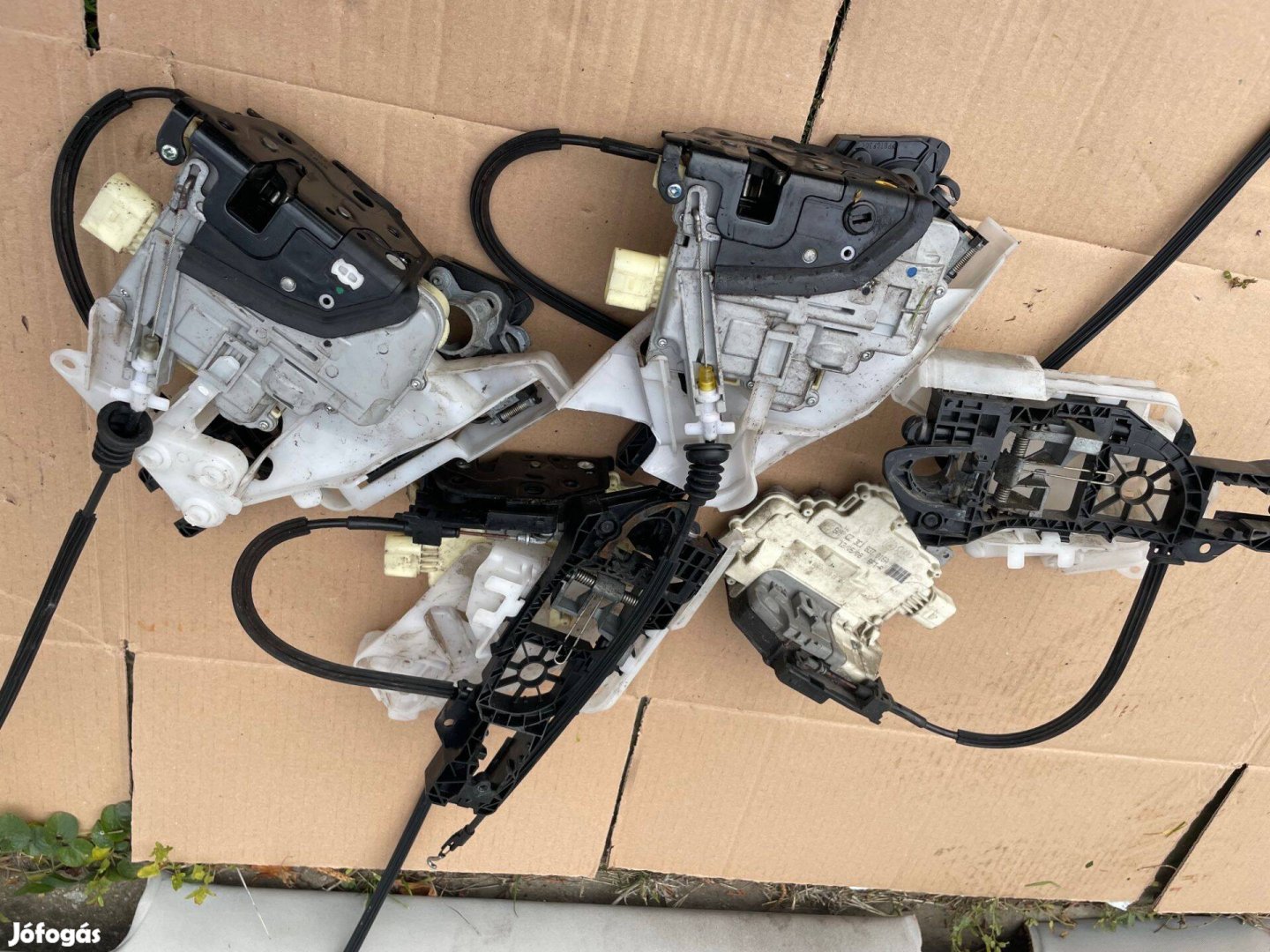 VW Passat Zár (Ajtó / Csomagtérajtó / Tankajtó) Ablakemelő motor