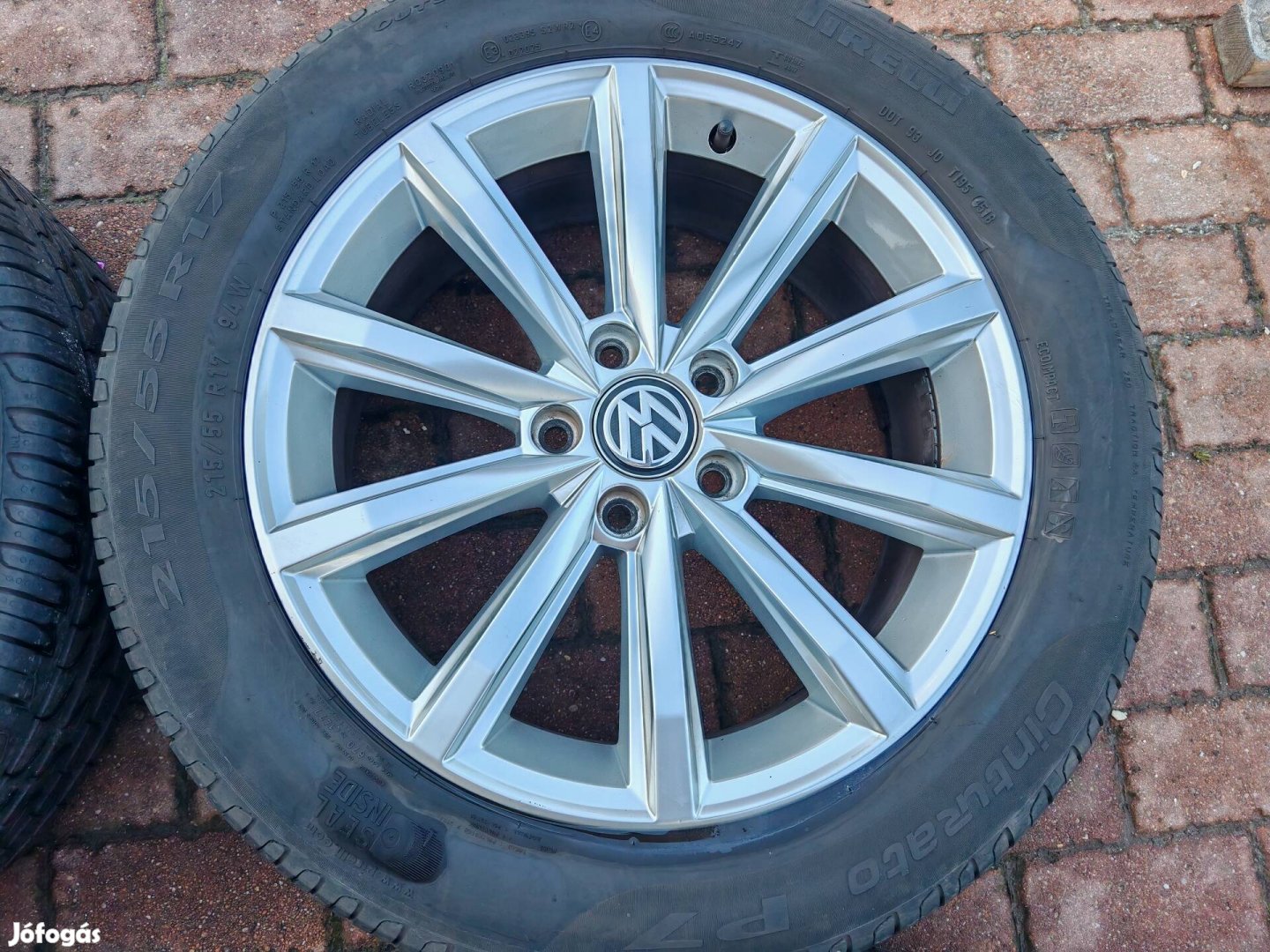 VW Passat gyári 17col alufelni 215/55r17 nyári gumi 