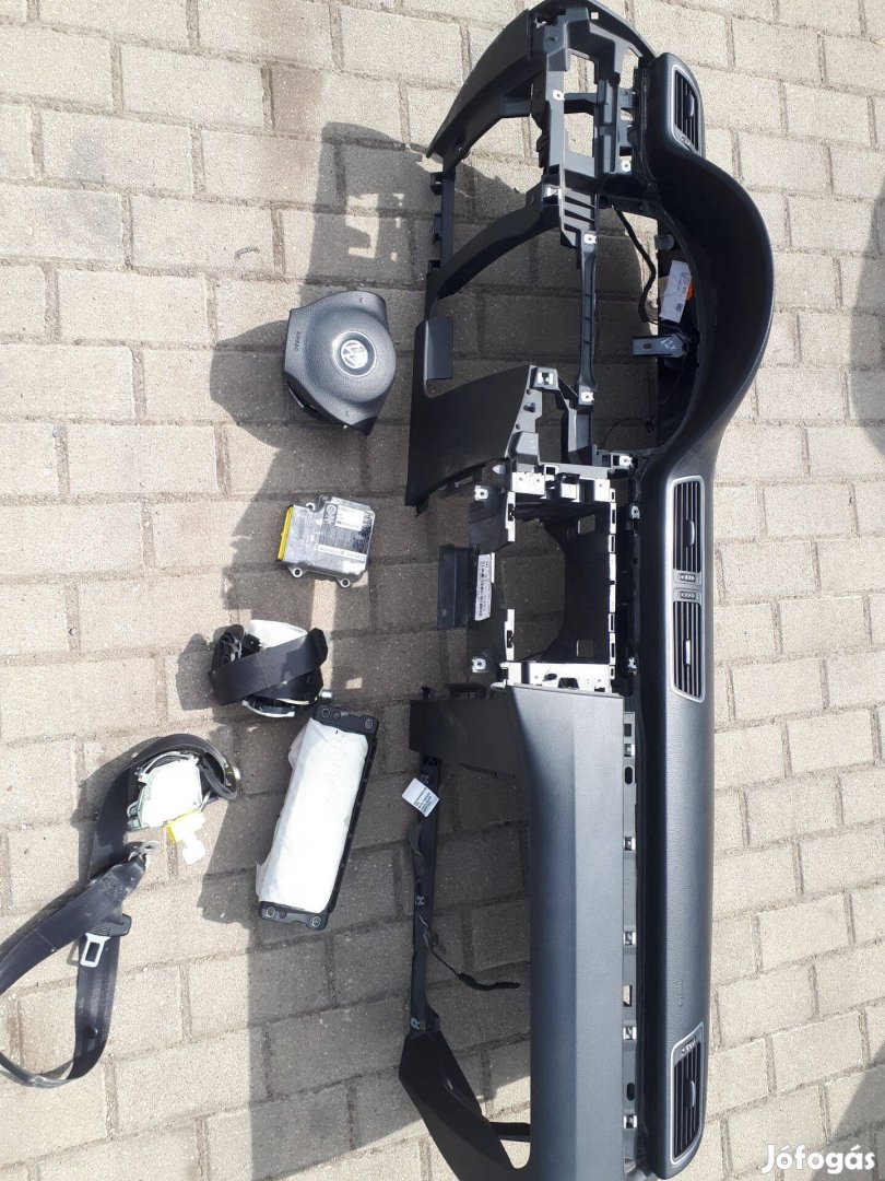VW Passat légzsákgarnitúra javított műszerfallal eladó