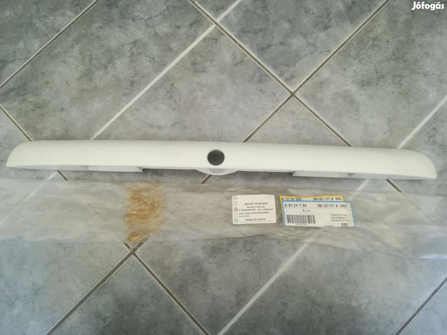 VW Passat sedan csomagtérajtó kilincs 3B0827577 B