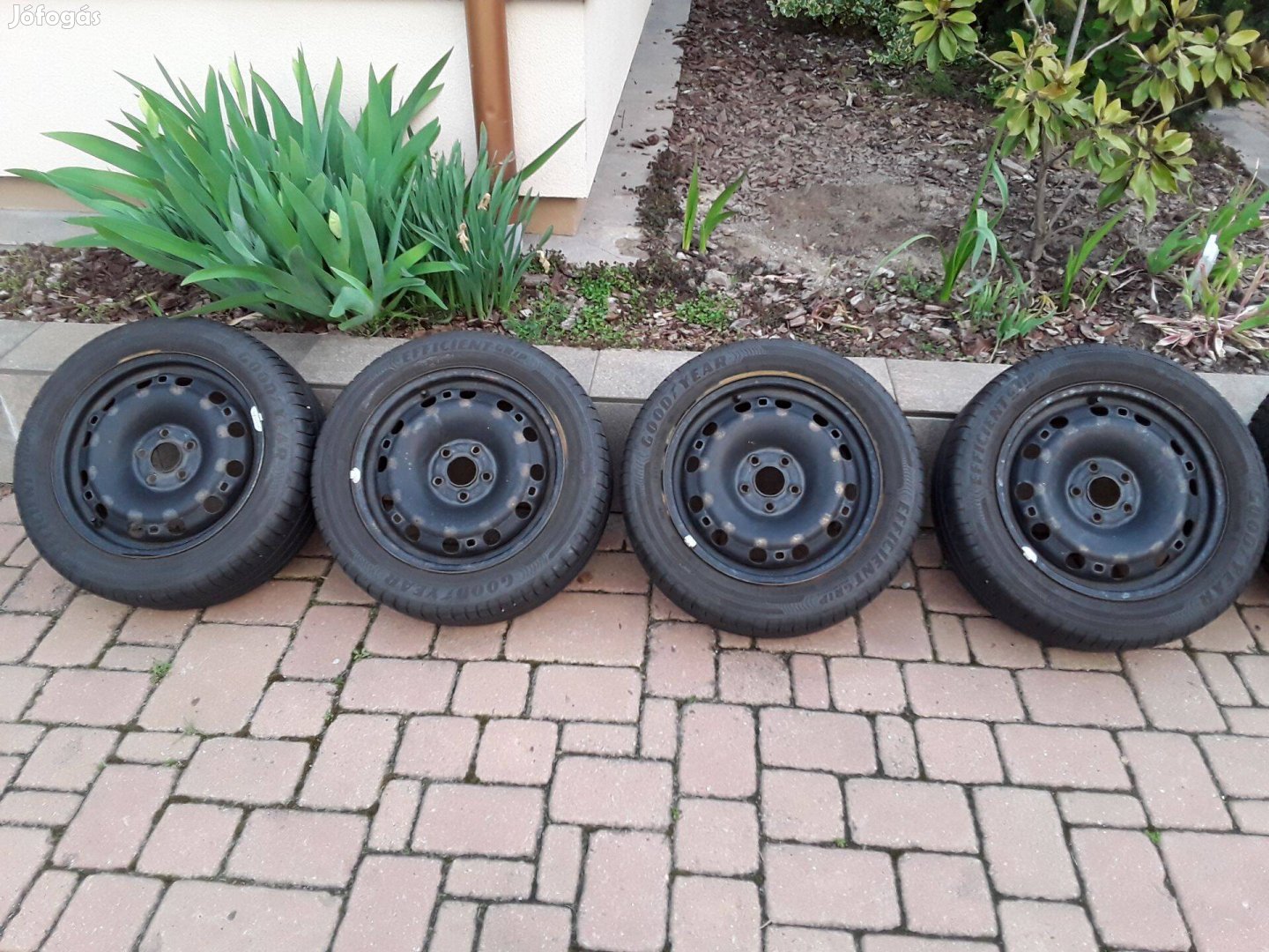 VW Polo 15-ös gyári acélfelni Goodyear 195/55R15 nyári gumikkal eladó