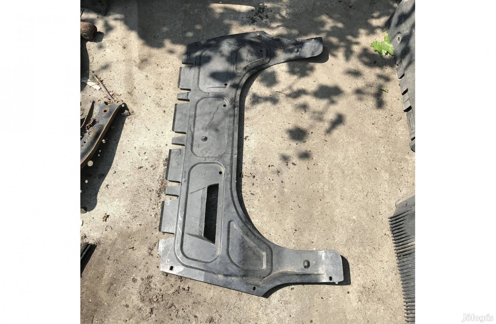 VW Polo 9N - alsó motorburkolat 6Q0 825 237 R